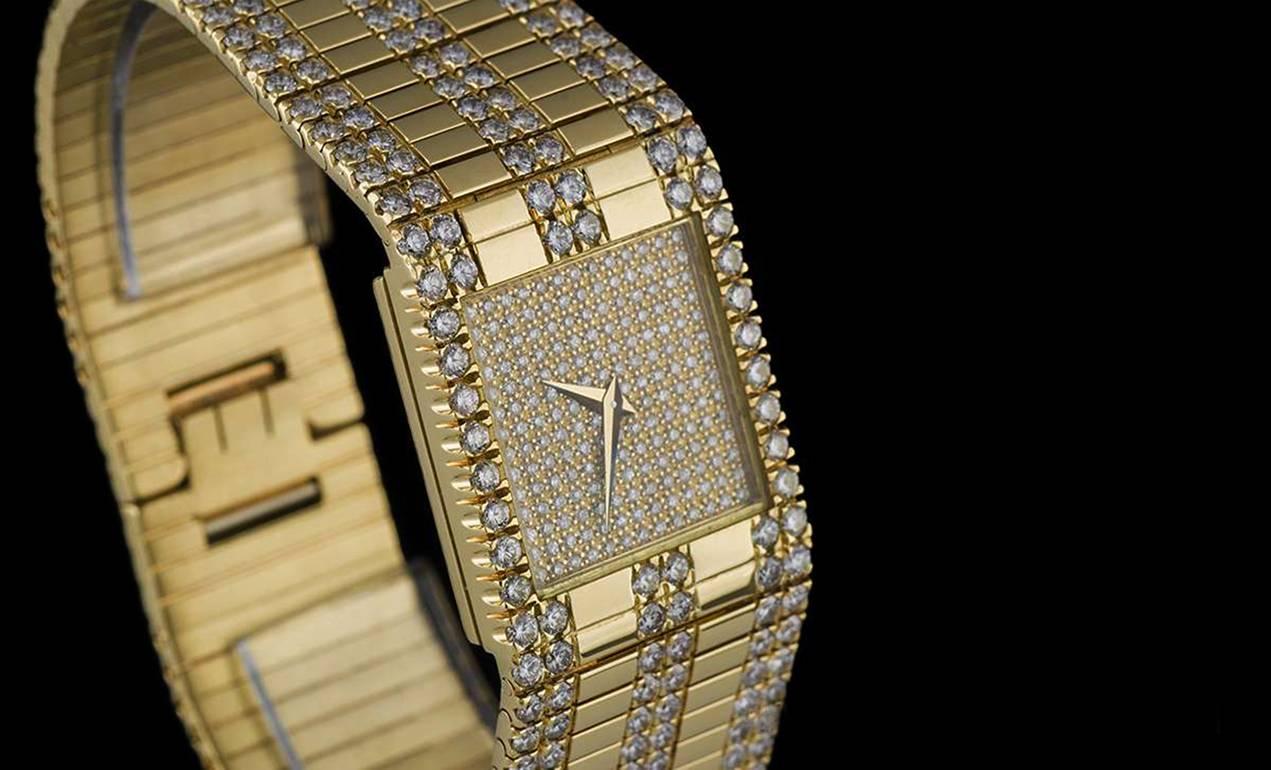 An 18k Gold Ladies Wristwatch 7131 C6532, pave dial set with approximately 182 round brilliant cut diamonds, an 18k yellow gold bezel set with 40 round brilliant cut diamonds, an 18k yellow gold bracelet set with approximately 386 round brilliant