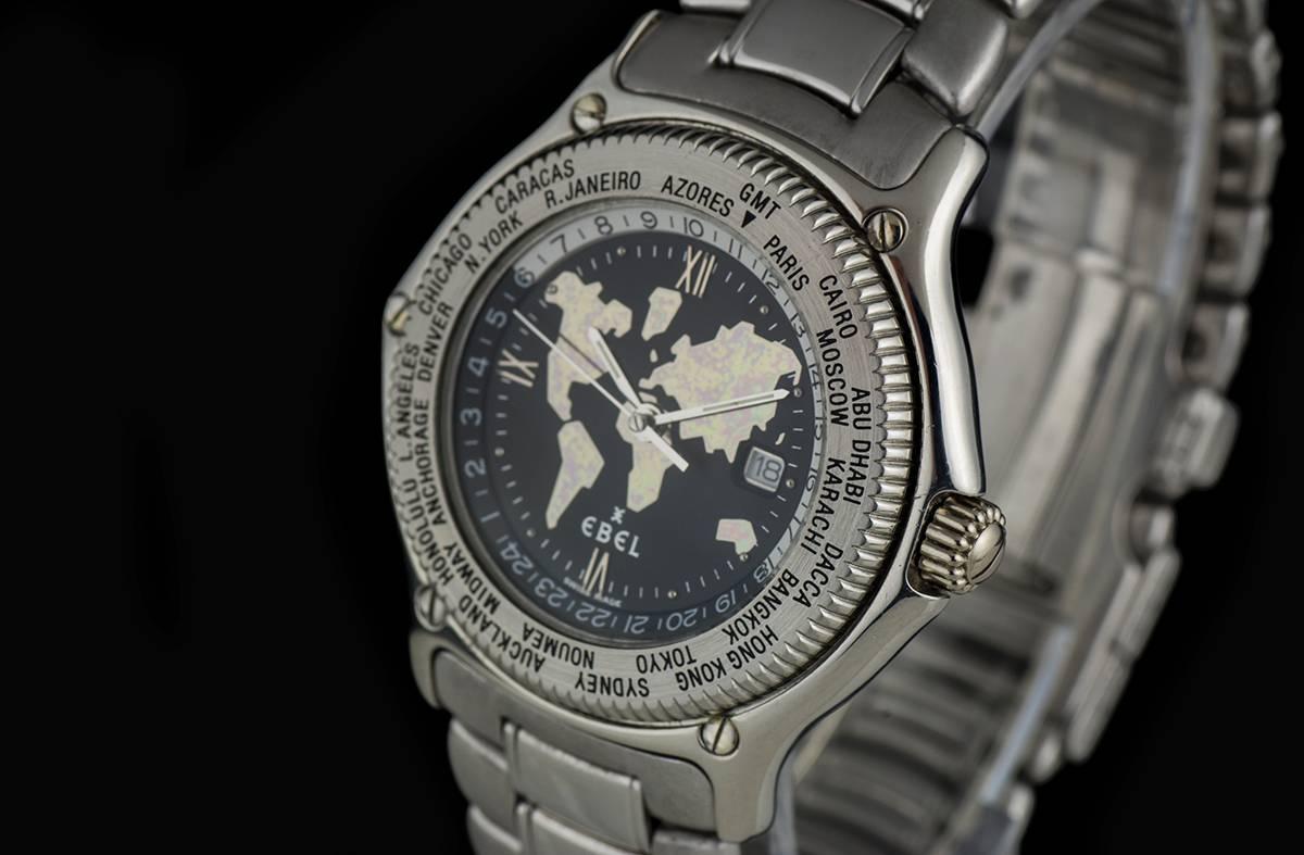 A Very Rare Platinum Voyager Automatic Worldtime Gents Wristwatch, black and silver dial representing the seven continents: Asia, Africa, North America, South America, Antarctica, Europe and Australia, date at 3 0'clock, bi-directional rotating