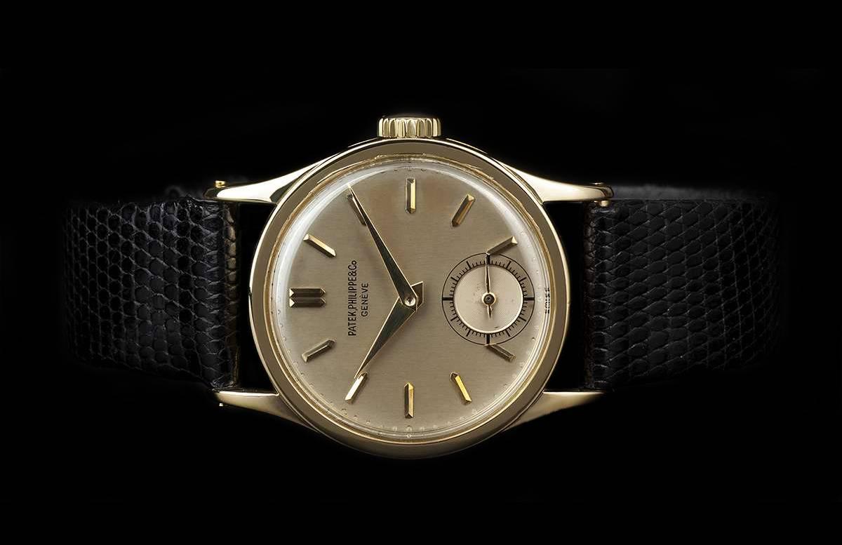 A 1940s 18k Yellow Gold Calatrava Gents Wristwatch 96, silver dial with index batons, small seconds dial at 6 0'clock, an 18k yellow gold fixed polished bezel, an original black leather strap with a gold plated pin buckle (not by Patek), plastic