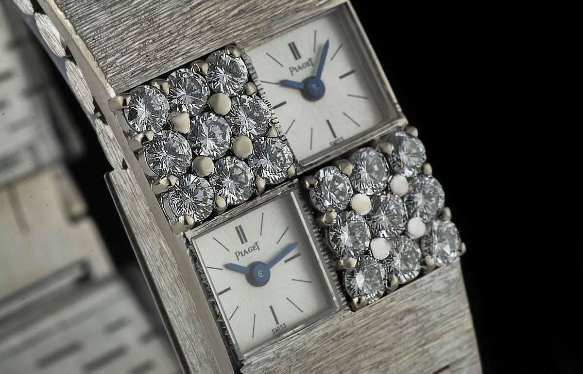 An 18k White Gold Dual Time Ladies Wristwatch 1037A6, silvered dial with index batons and blued steel hands on top right corner, dual time silvered dial with index batons and blued steel hands on bottom left corner, 9 round brilliant cut diamonds