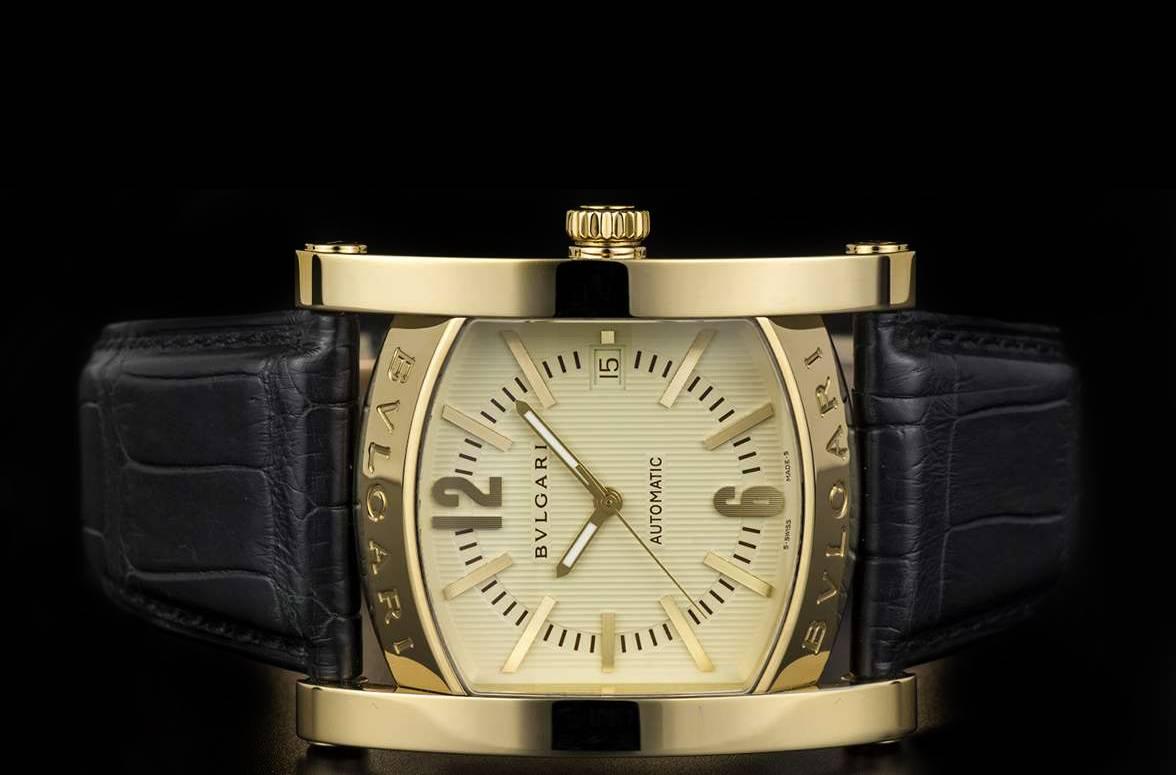 An 18k Yellow Gold Assioma Gents Wristwatch AA44C13GLD, ivory colour with vertical treatment dial, applied 6 and 12 arabic numbers and index batons, date at 3 0'clock, a brand new original black alligator strap with an original 18k yellow gold