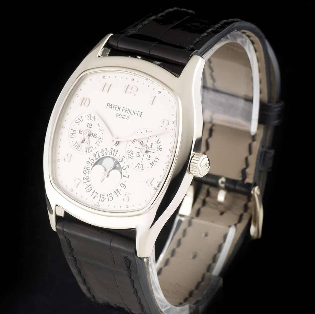 Patek Philippe White Gold Perpetual Calendar Moonphase automatic Wristwatch In Excellent Condition In Mayfair, London, London