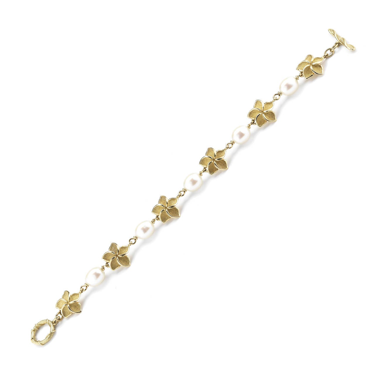 Tiffany & Co. Cultured Pearl and 18K Gold Floral Motif Bracelet In Excellent Condition In New York, NY