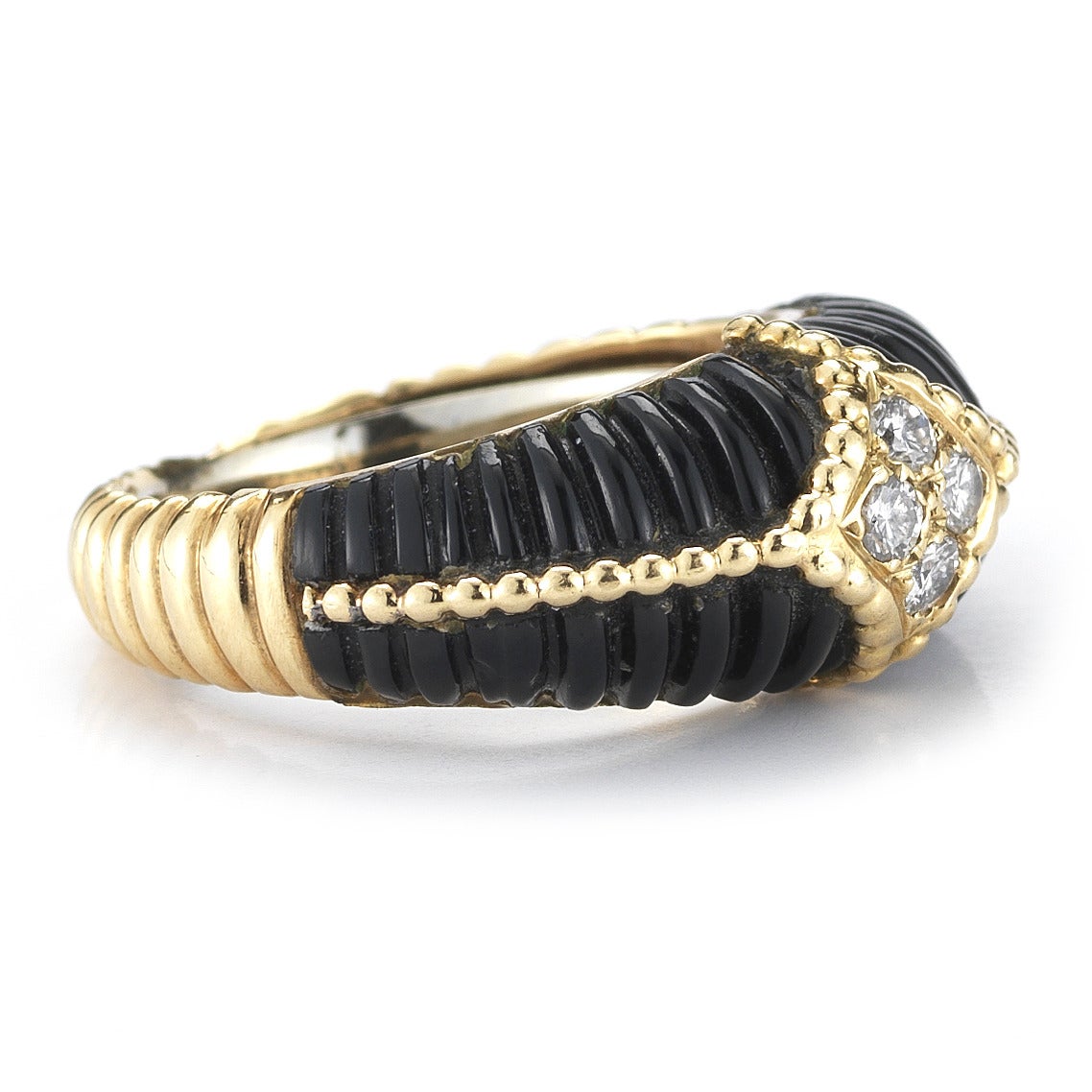 Van Cleef & Arpels Onyx, Diamond and 18k Gold Ring In Excellent Condition For Sale In New York, NY