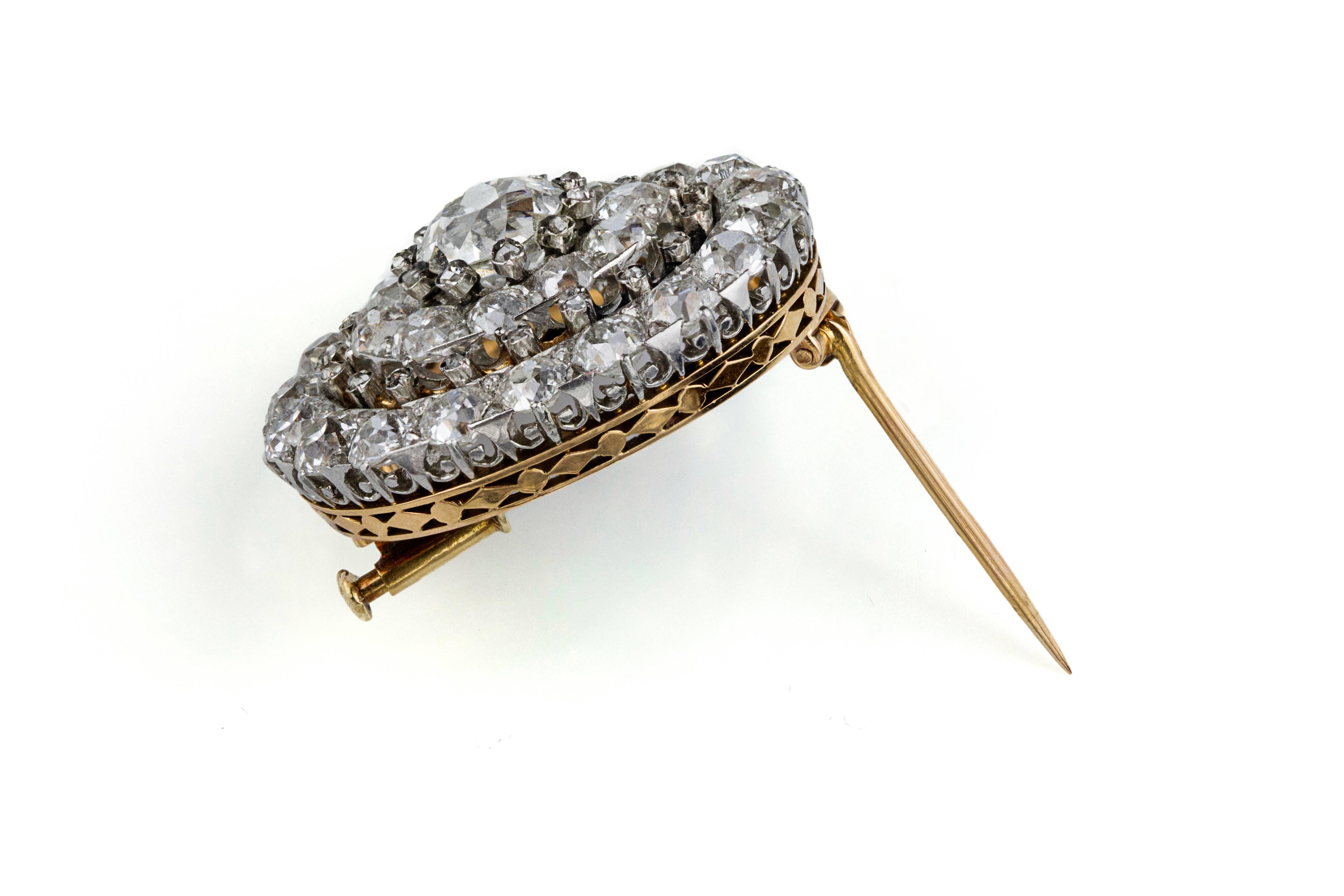 Antique 10.75 Carat Diamond Platinum Gold Brooch In Excellent Condition In New York, NY