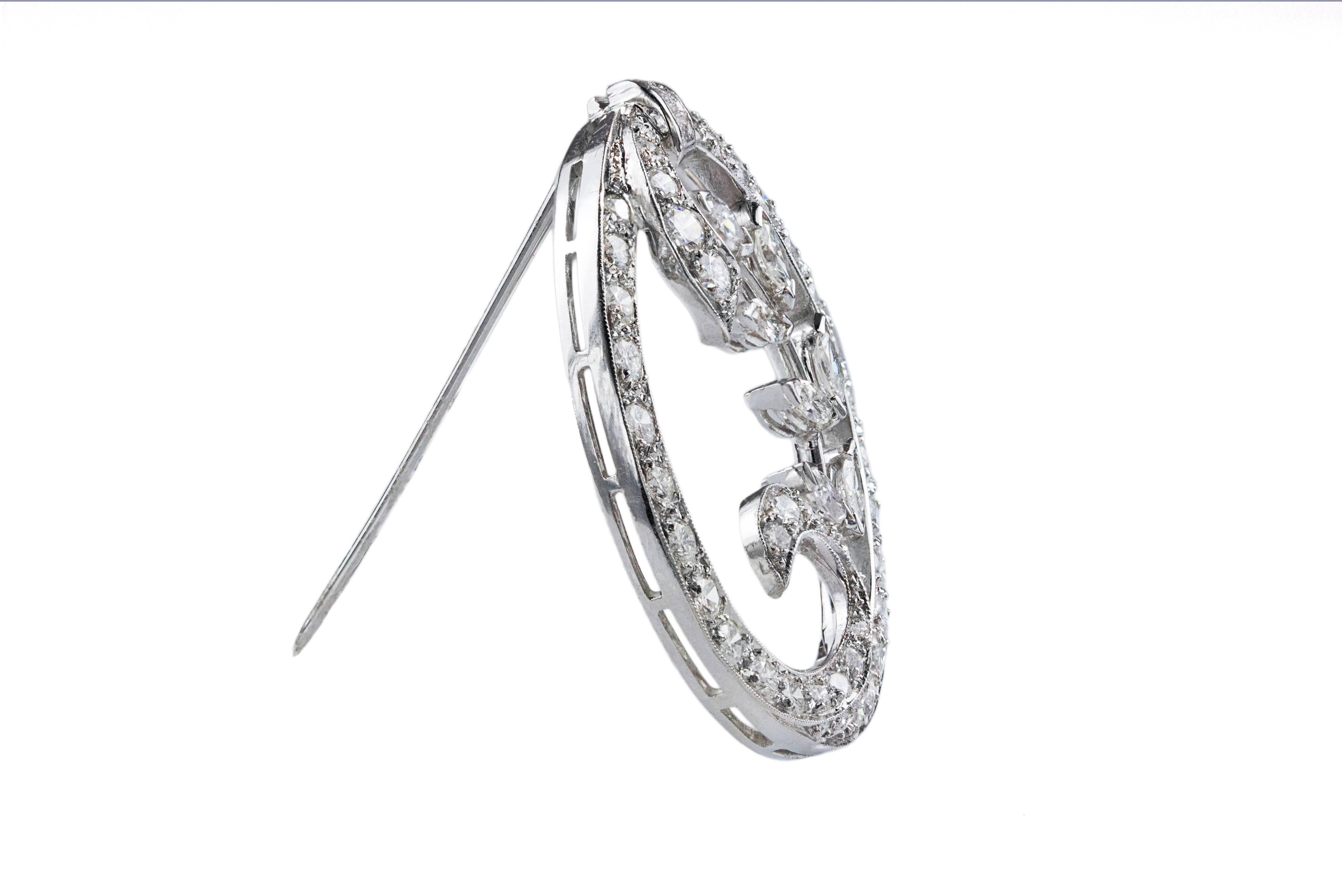 Taille ronde Broche en platine avec diamants ronds brillants de 4,50 carats au total en vente