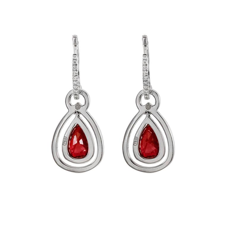 2.08 Carat Ruby Diamond Gold Dangling Earrings For Sale at 1stDibs