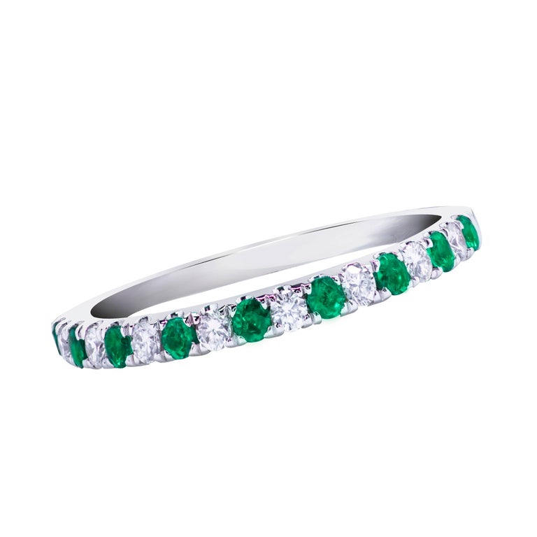 Alternating Emerald and Diamond Wedding Band For Sale at 1stDibs