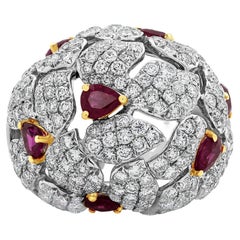 Roman Malakov Bague à la mode en forme de dôme avec diamants ronds et rubis taille poire de 6,43 carats au total
