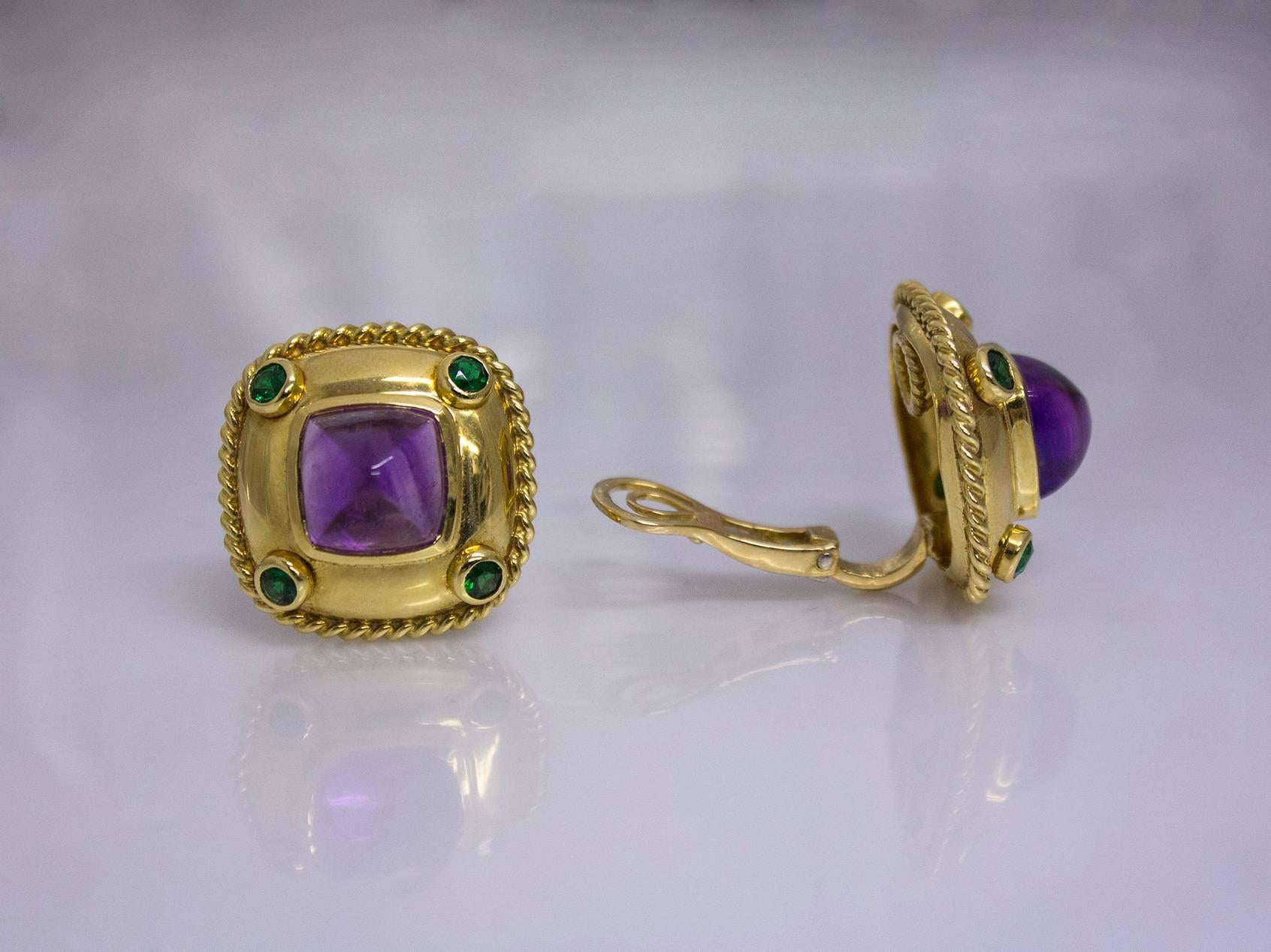 Sugarloaf Amethyst and Peridot Gold Earclips In Excellent Condition In New York, NY