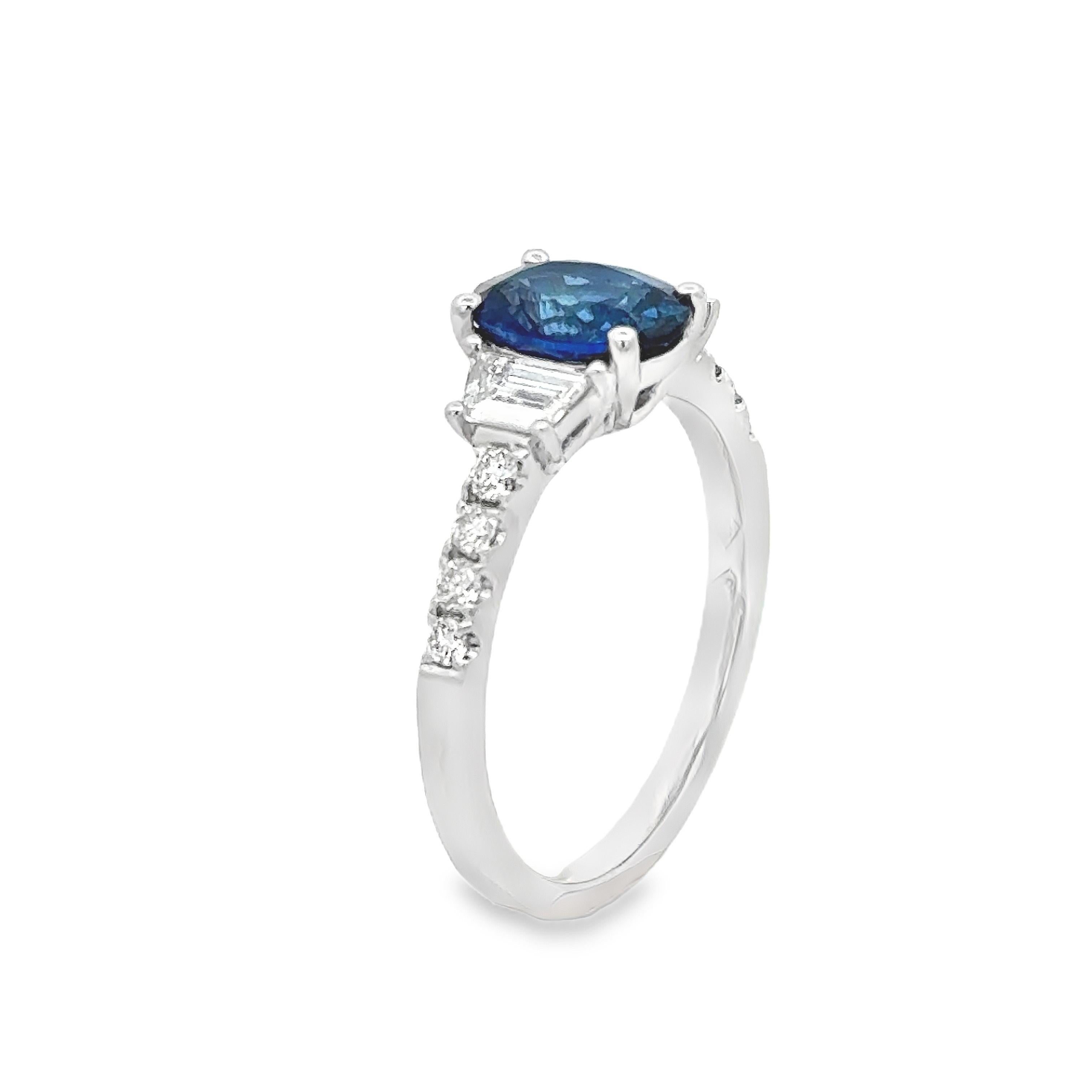 Contemporain Roman Malakov Diamonds Bague de fiançailles en or blanc 1,52 carats saphir ovale et diamant en vente
