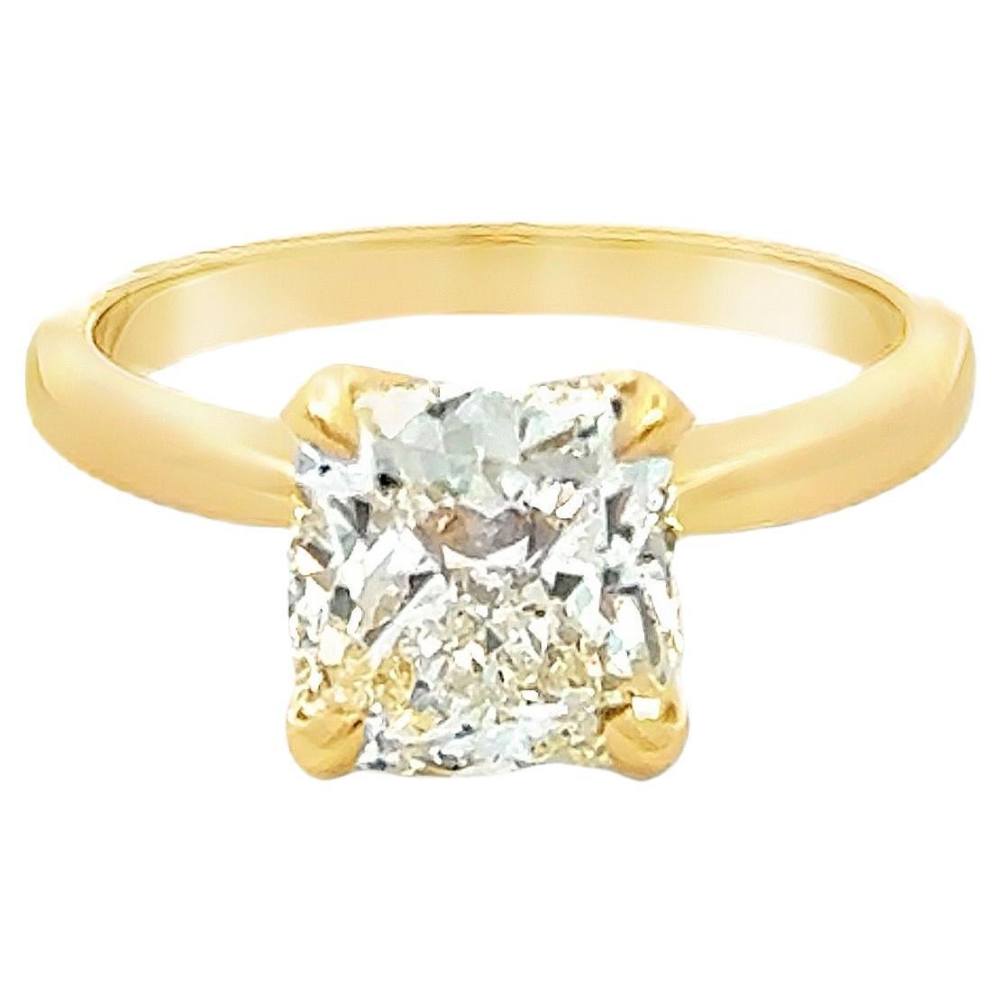 Anello di fidanzamento con diamante taglio cuscino certificato GIA da 2,50 carati in oro giallo