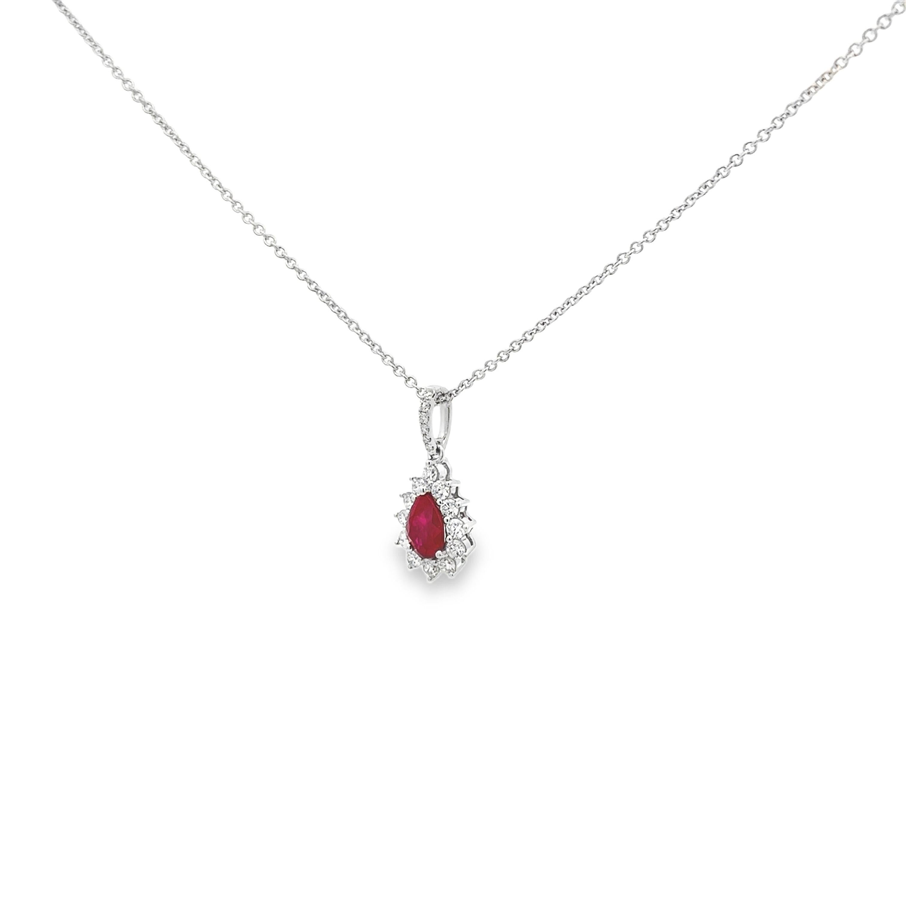 Contemporain Roman Malakov, collier pendentif halo de rubis et diamants en forme de poire de 0.83 carat en vente