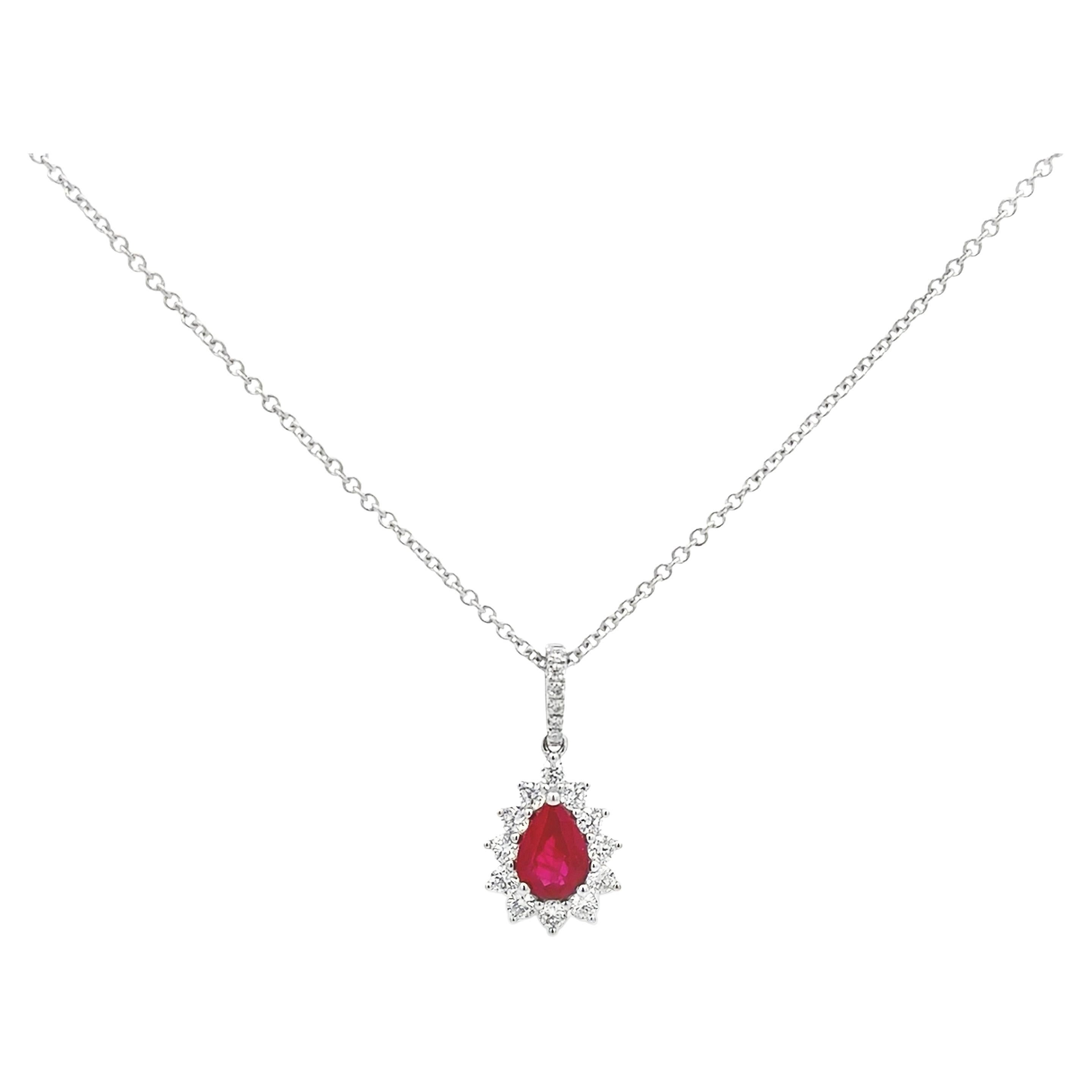Roman Malakov, collier pendentif halo de rubis et diamants en forme de poire de 0.83 carat en vente