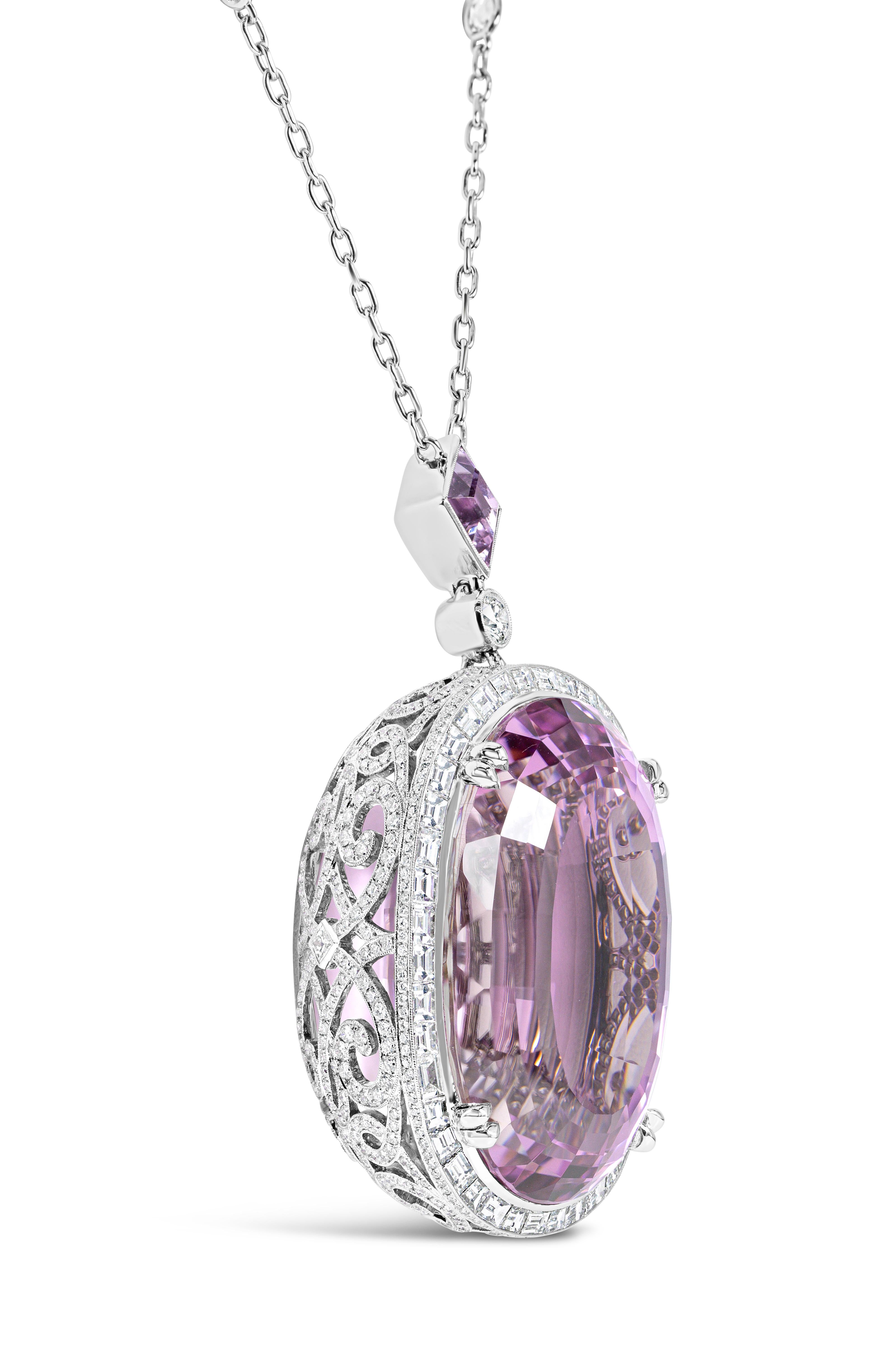 Art déco Roman Malakov Diamonds Collier pendentif halo en kunzite et diamants, 236 carats, taille ovale en vente