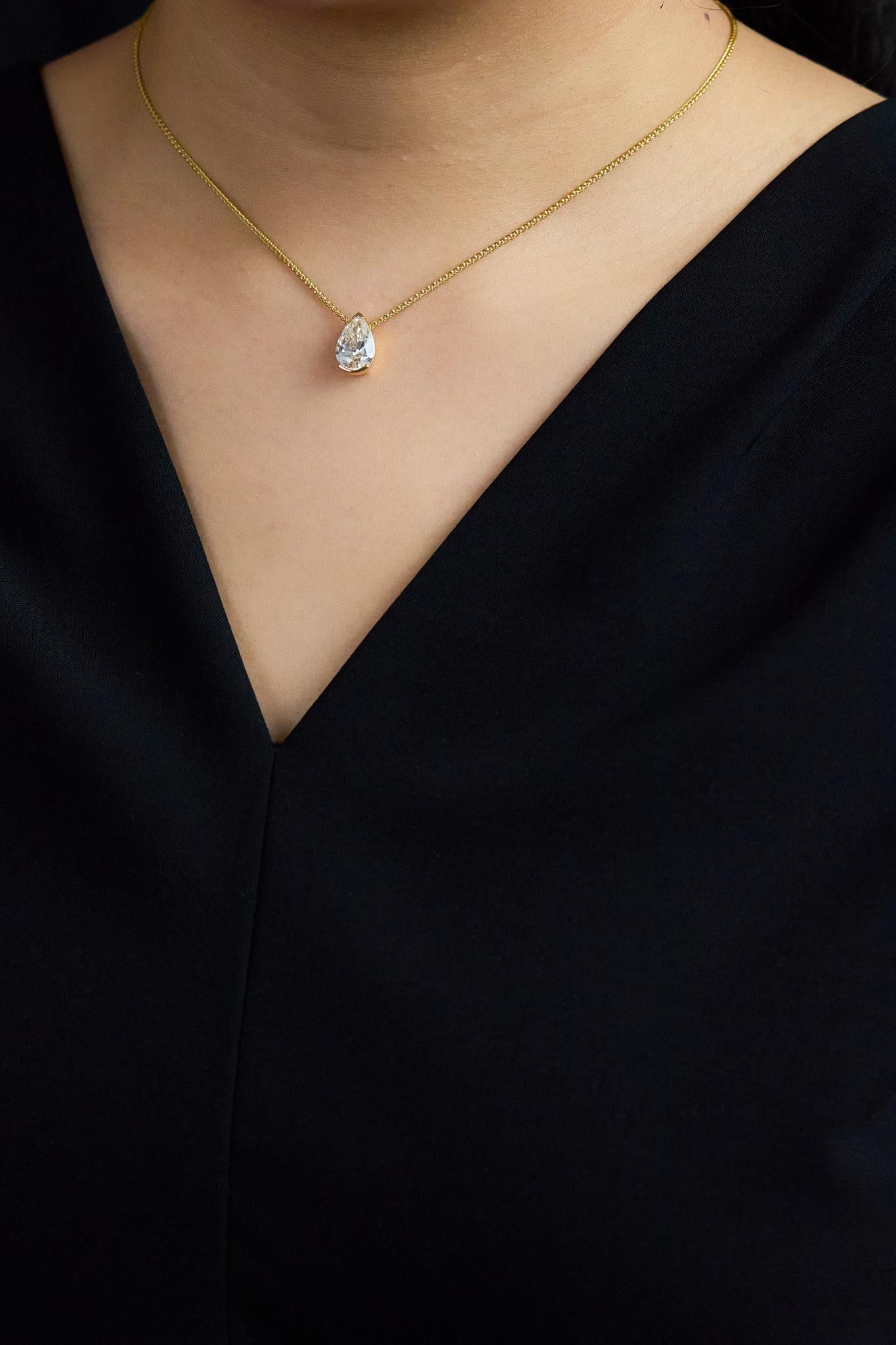 Roman Malakov Diamonds, collana con solitario di diamanti a forma di pera, certificata GIA da 3,05 carati In condizioni Nuovo in vendita a New York, NY
