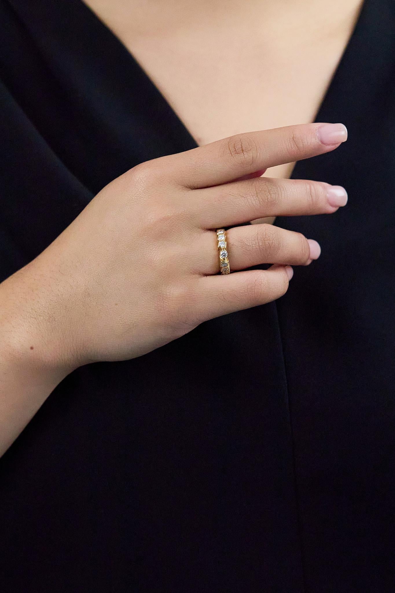 da uomo o donna Fascia nuziale a sette pietre con diamante a taglio brillante rotondo da 0,65 carati totali in vendita