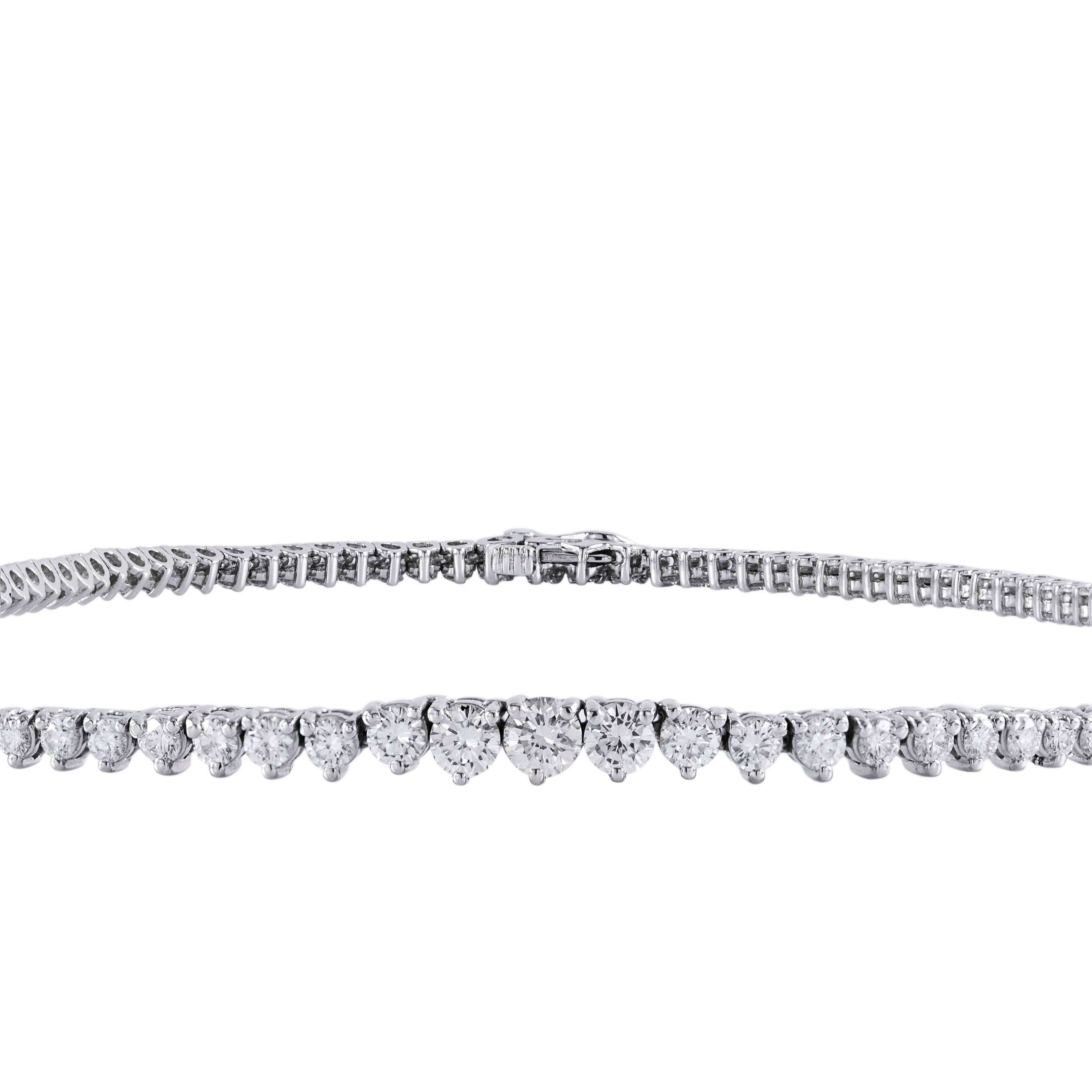 This necklace features 141 round brilliant diamonds set in a three prong setting that graduate bigger as it gets to the center. Total weight of the diamonds is 7.15 carats. Made in platinum. 
