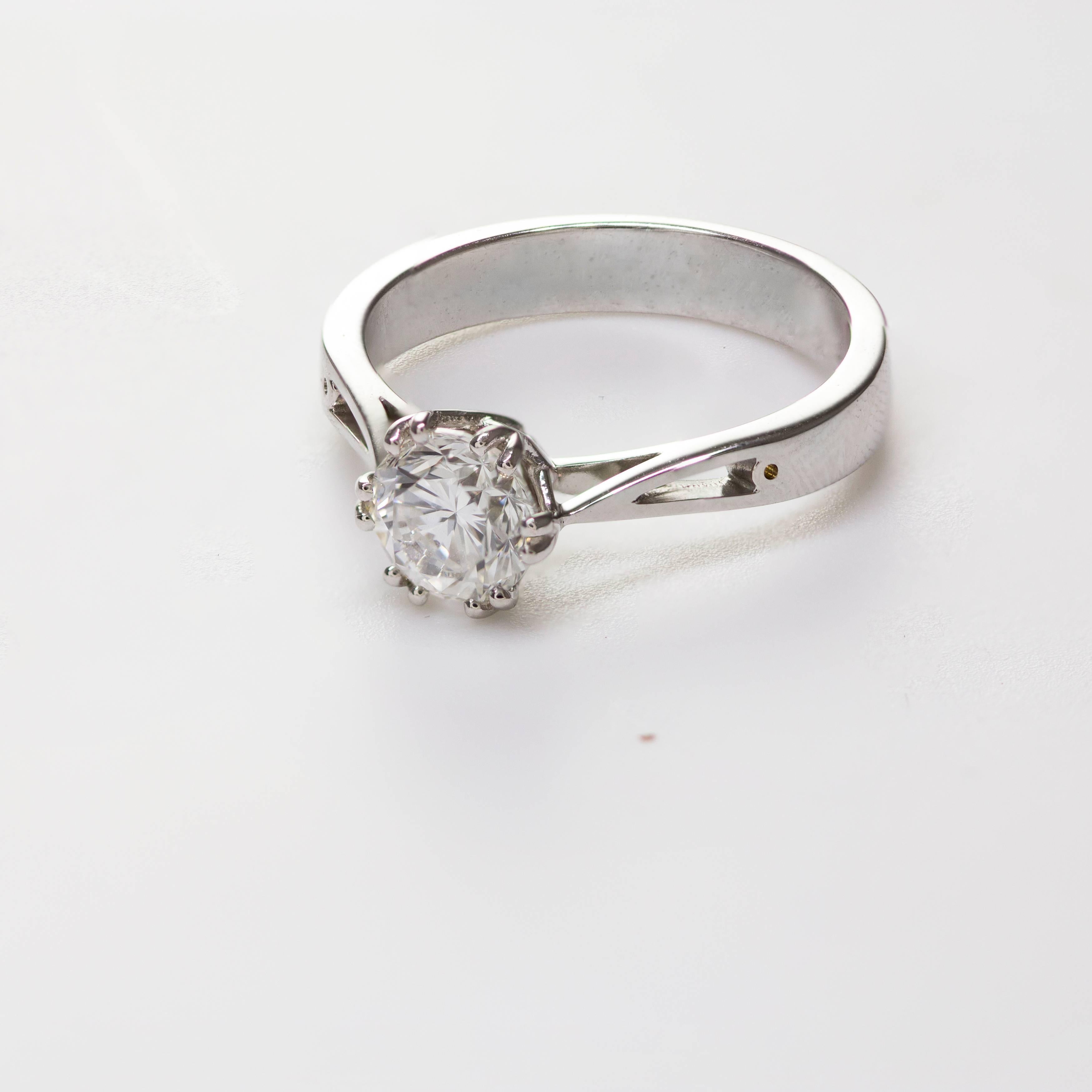 GIA-zertifizierter Verlobungsring mit 1,12 Karat Diamant im Rundschliff im Rundschliff Solitär (Zeitgenössisch) im Angebot