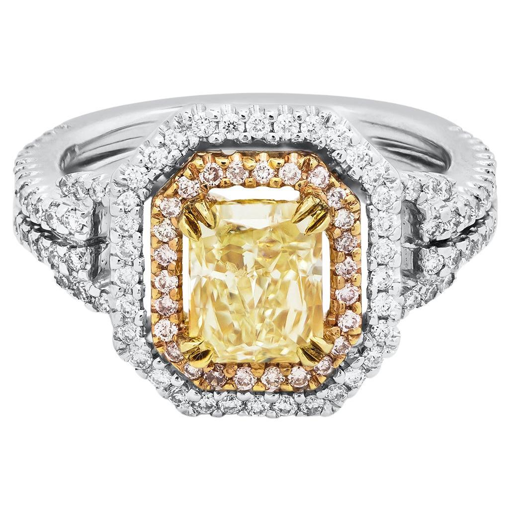 Bague de fiançailles à double halo de diamants jaunes clairs fantaisie taille radiant de 1,50 carat