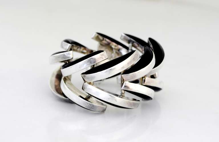 Incredible Los Ballesteros Onyx 7 Sterling Silver Art Deco Bracelet In Excellent Condition In New York, NY