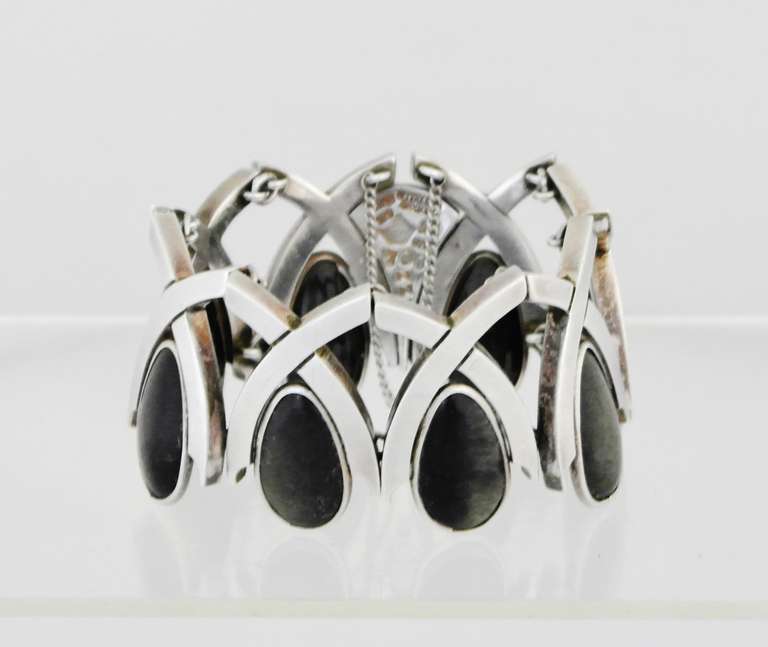Antonio Pineda .970 Silver & Onyx Modernist Bracelet In Excellent Condition For Sale In New York, NY