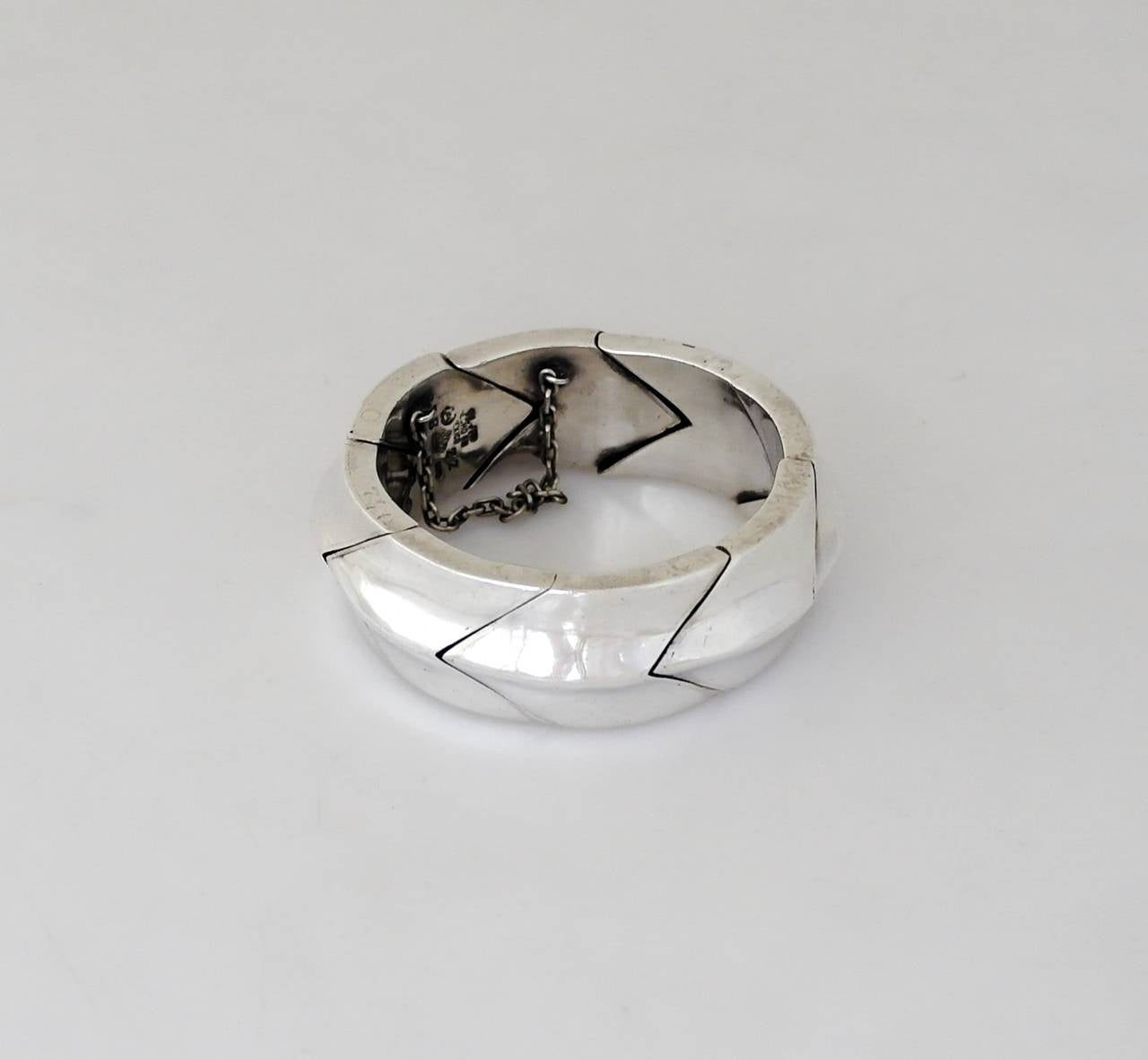 Antonio Pineda .970 Silver Chevron Motif Bracelet In Excellent Condition For Sale In New York, NY