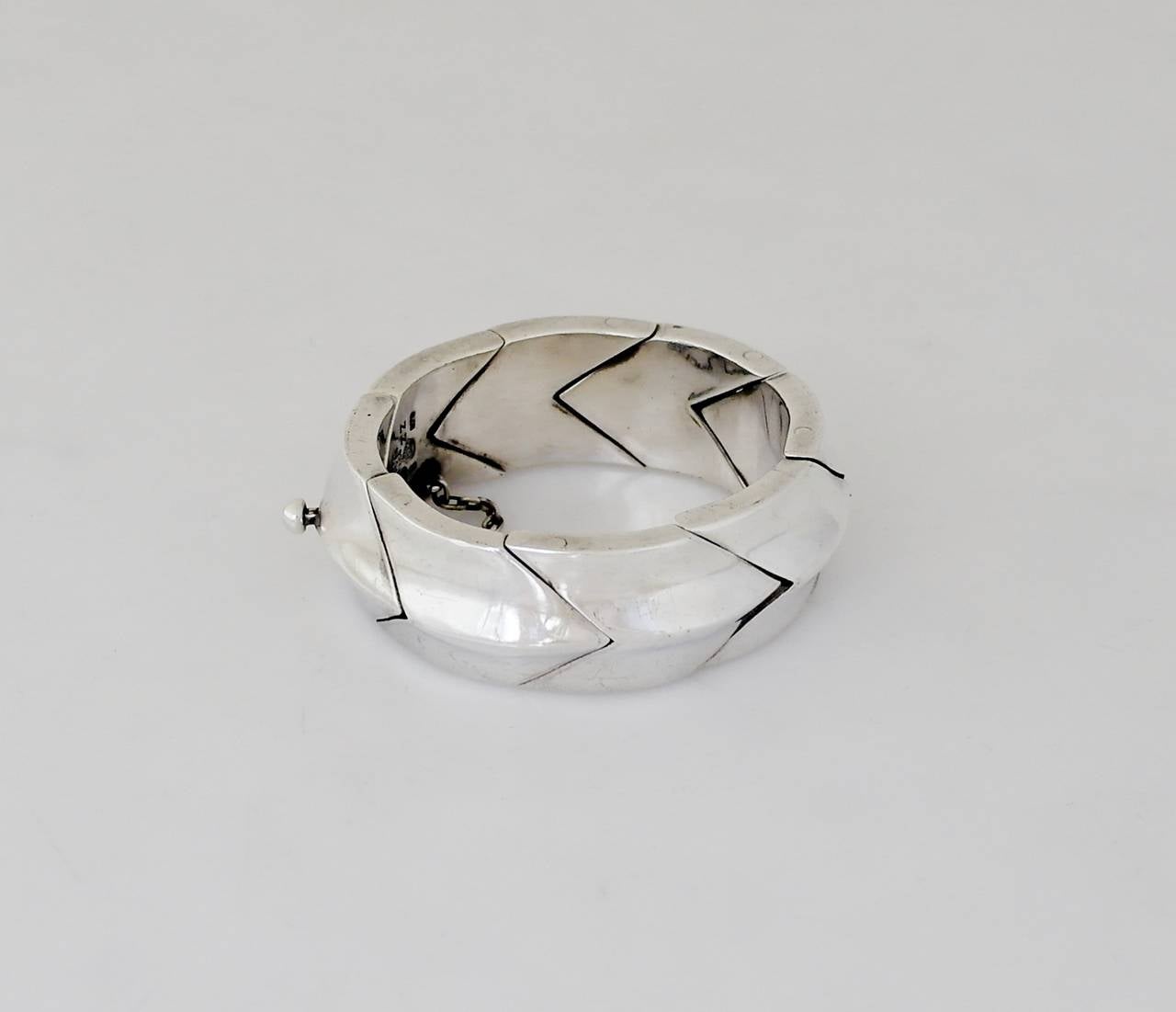 Women's Antonio Pineda .970 Silver Chevron Motif Bracelet For Sale