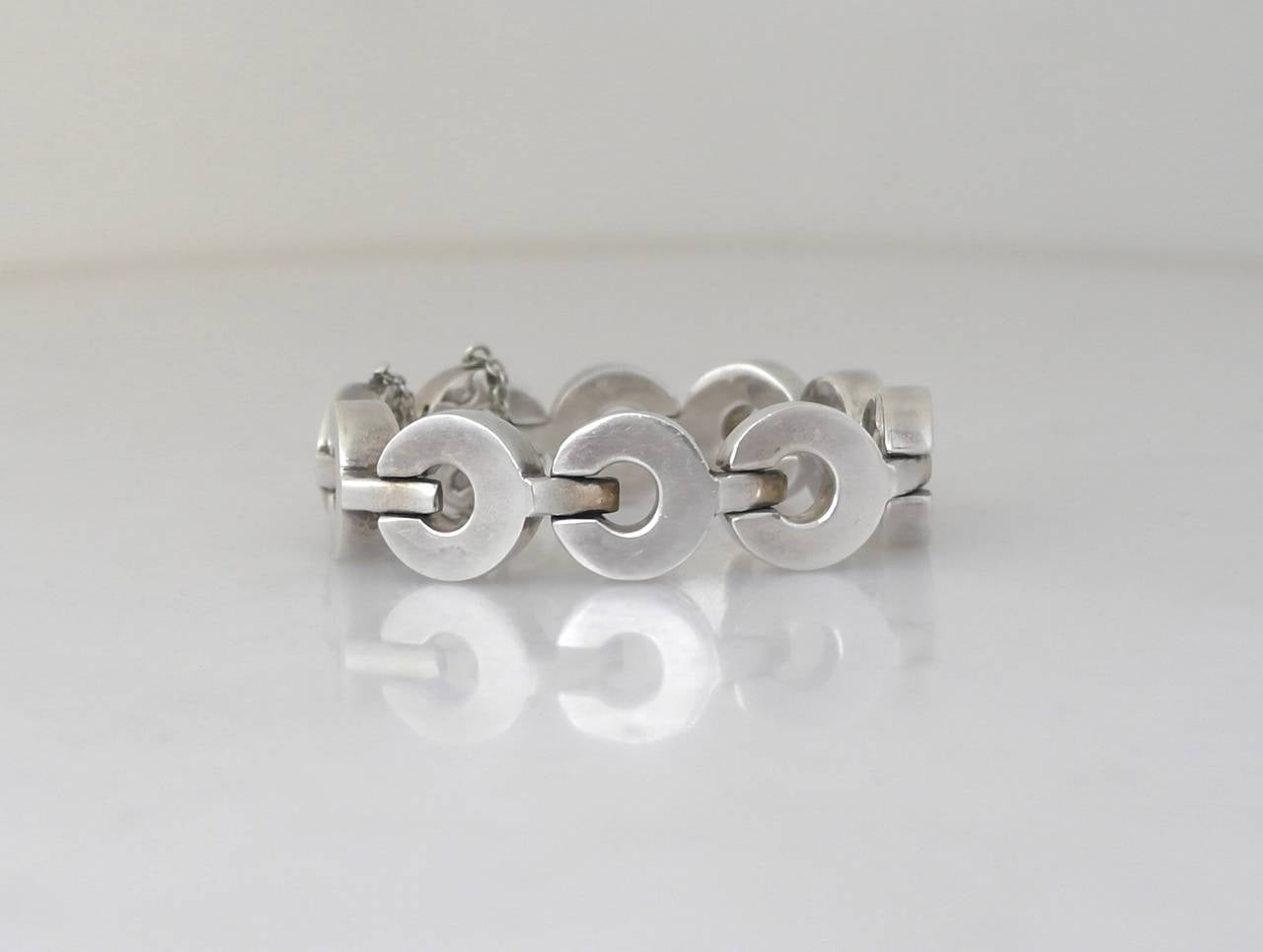 Being offered is a .970 silver link bracelet by Antonio Pineda of Taxco, Mexico; comprising heavy gauge 'C' shaped links with a tongue & box closure; security chain. Dimensions: 3/4