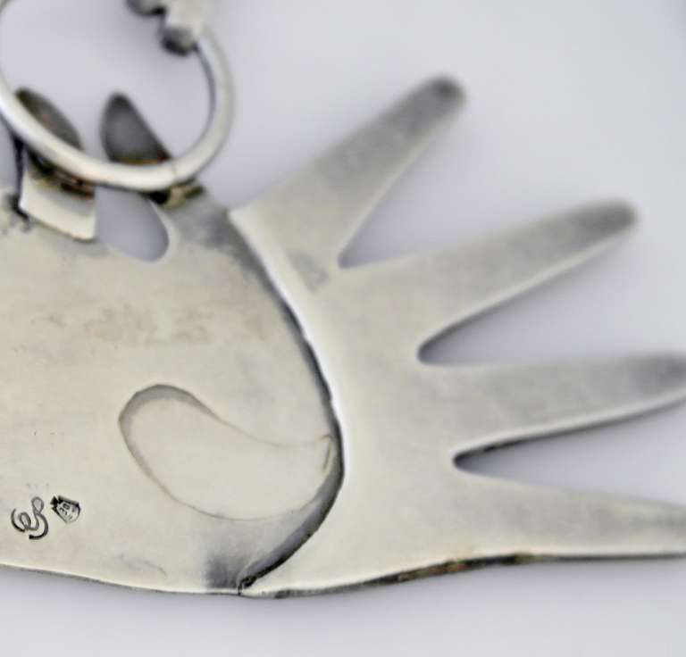 William Spratling Sterling Silver Shell Crossed Hands Necklace 1951 For Sale 4