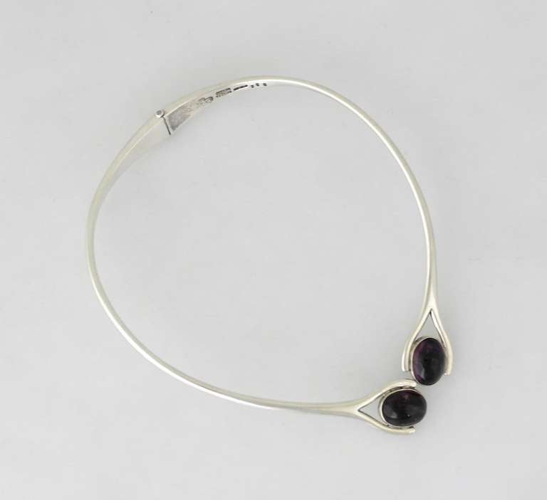 Sigi Pineda Amethyst Sterling Silver Modernist Necklace In Excellent Condition For Sale In New York, NY