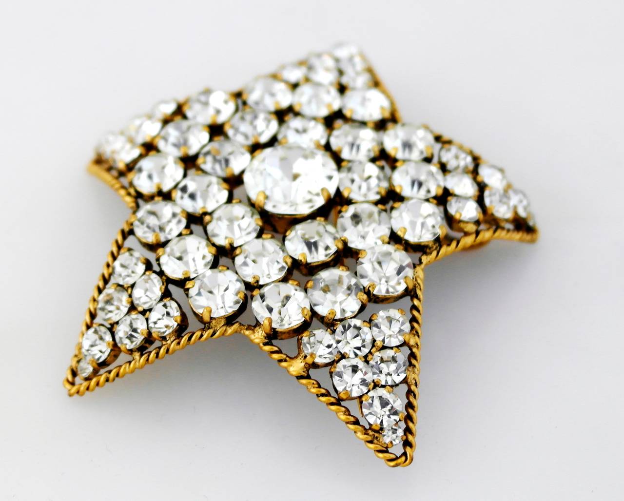 Rare 1983 Chanel Star Shaped Brooch/Pendant with Brilliant Rhinestones In Excellent Condition For Sale In New York, NY