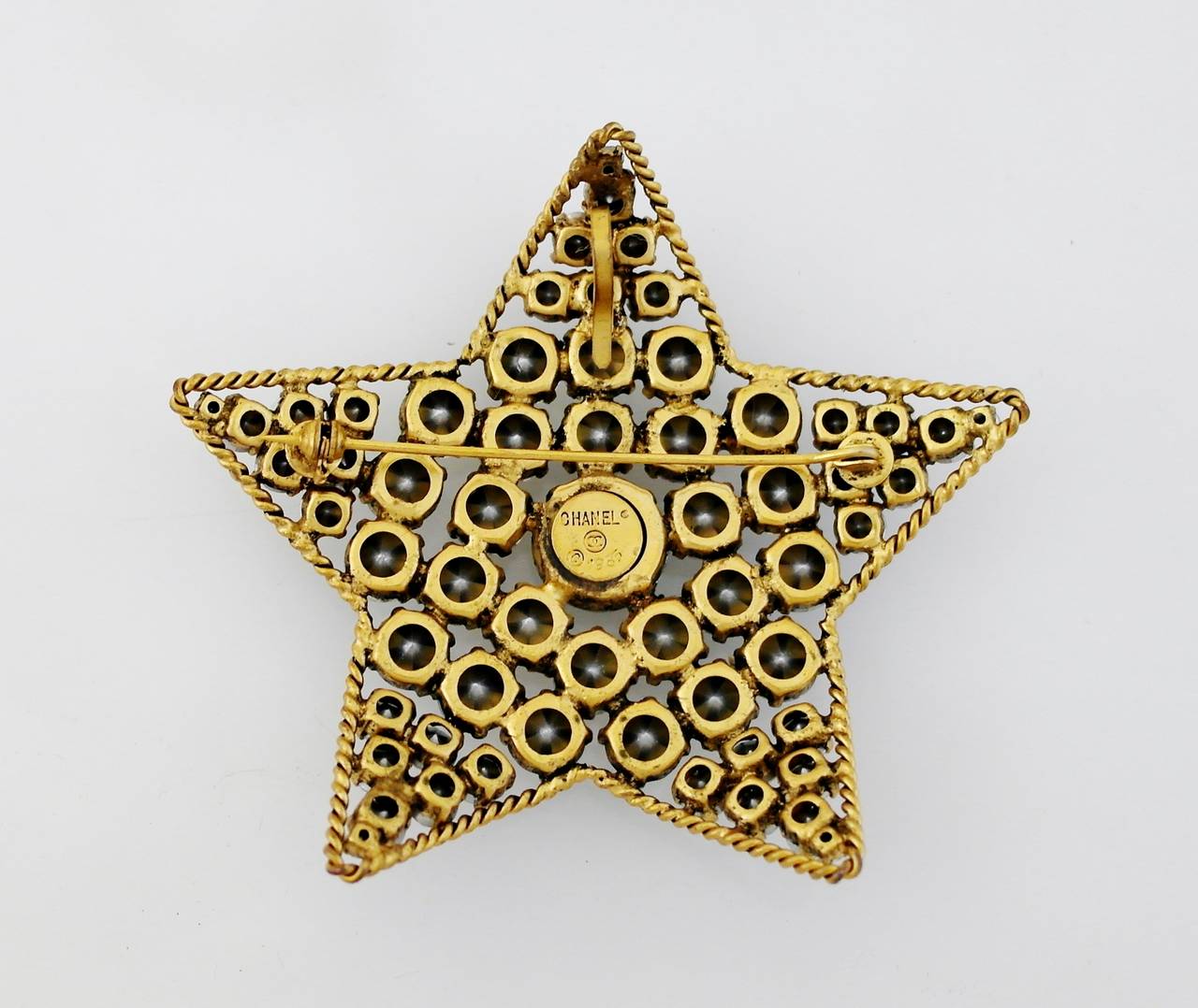 Rare 1983 Chanel Star Shaped Brooch/Pendant with Brilliant Rhinestones For Sale 2