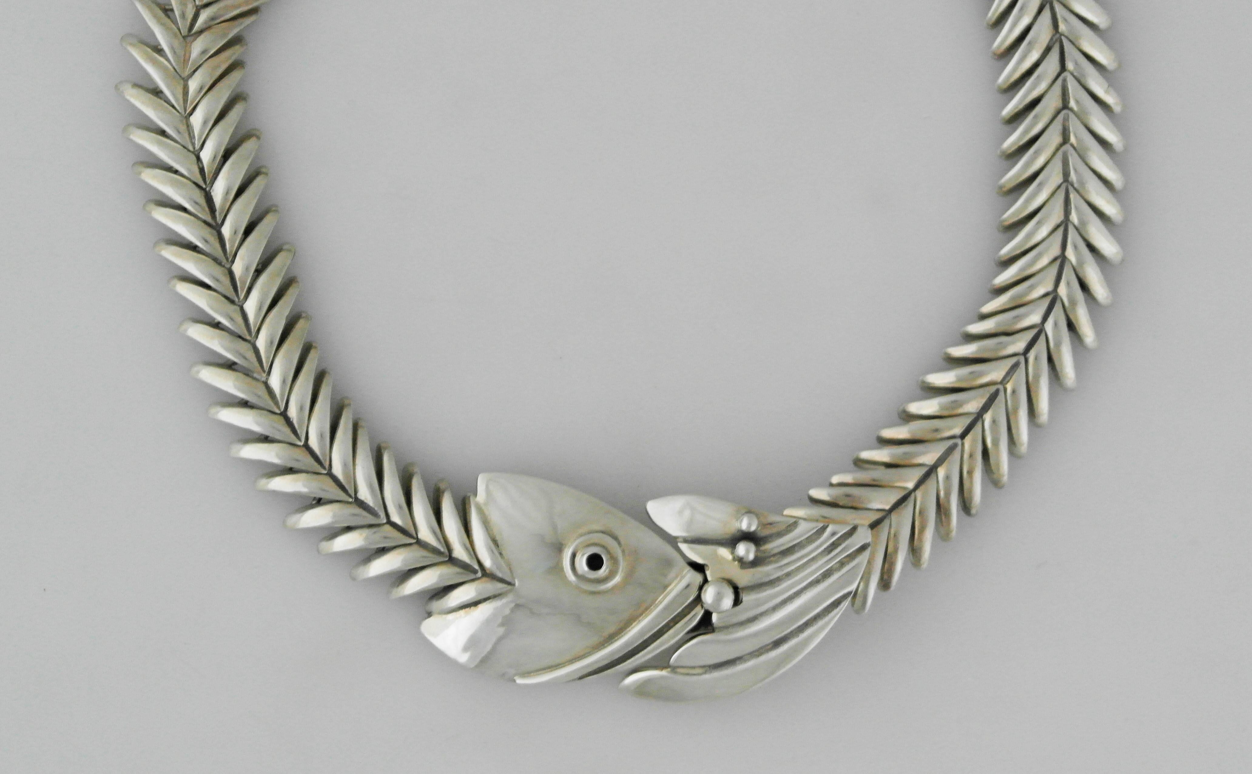 Being offered is a superb sterling silver necklace made in Taxco, Mexico. Highly detailed necklace in the design of a fish; tongue & box closure.  Something that will certainly be addressed by viewers. Dimensions: 1 inch wide x 17 wearable inches. A