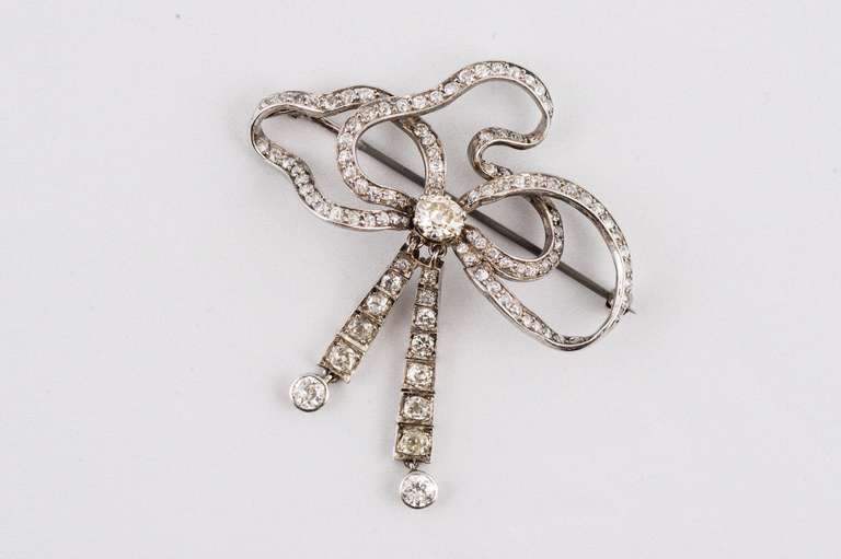 Art Deco Platinum Diamond Bow Pin
