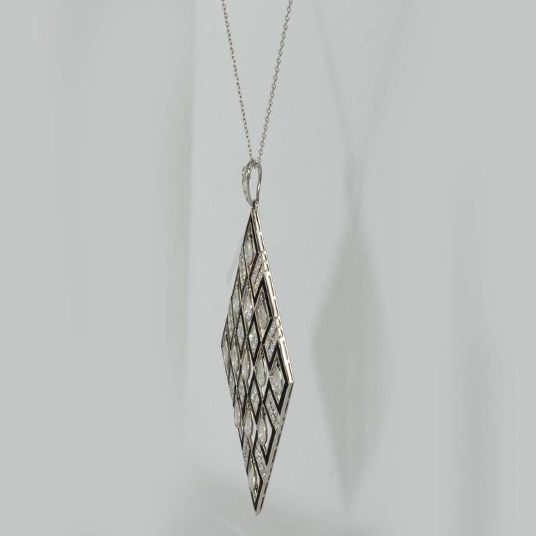 Art Déco Ciondolo in platino con diamante e onice in vendita