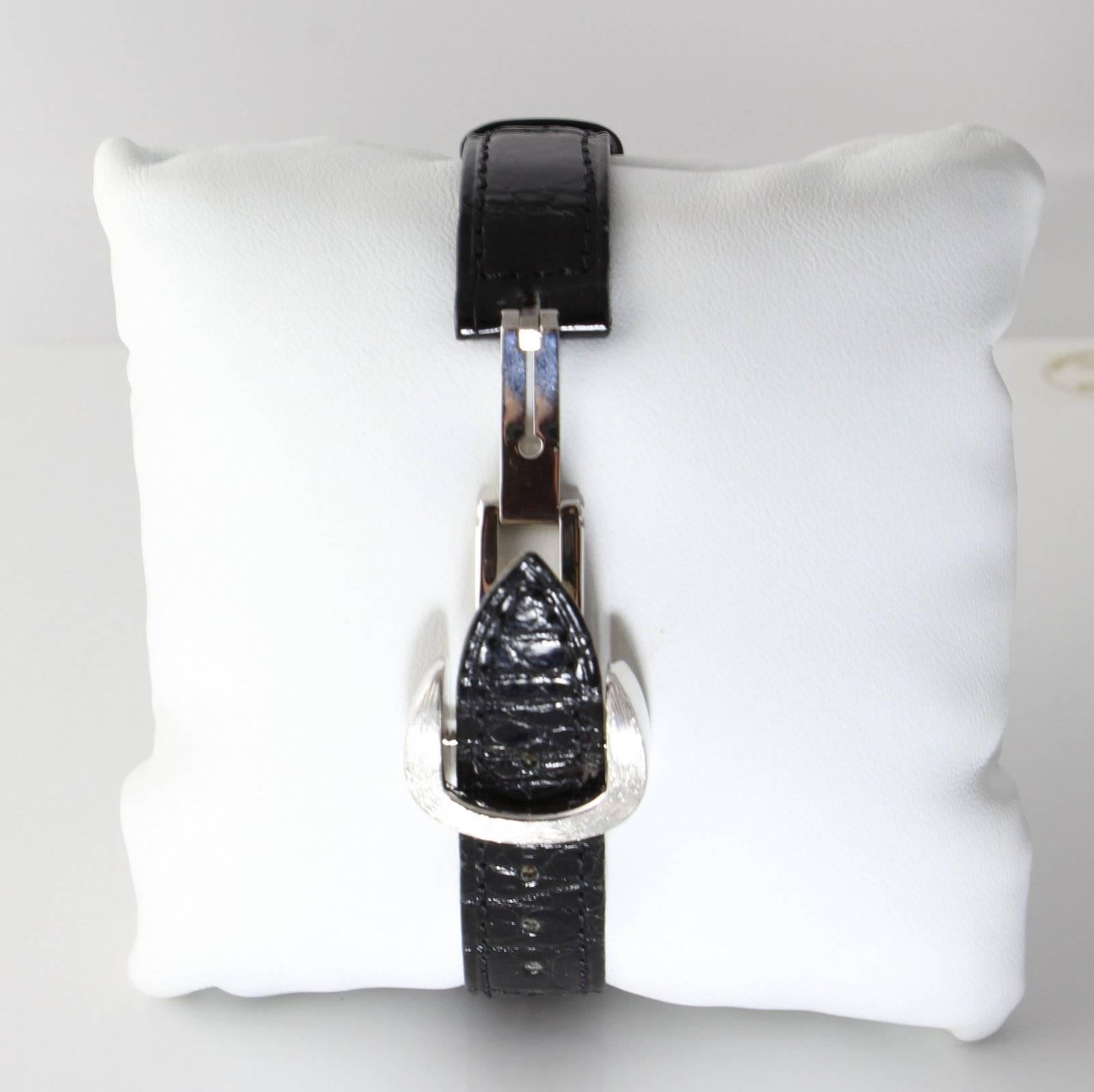 Henry Dunay 18K white gold, Sabi finish, quartz movement strap watch with diamond face on a black alligator strap with deployant buckle.
Case measures 1 1/8 inch by 7/8
Brand new, never worn
New in box, 2 year warranty
Last known retail $11,800