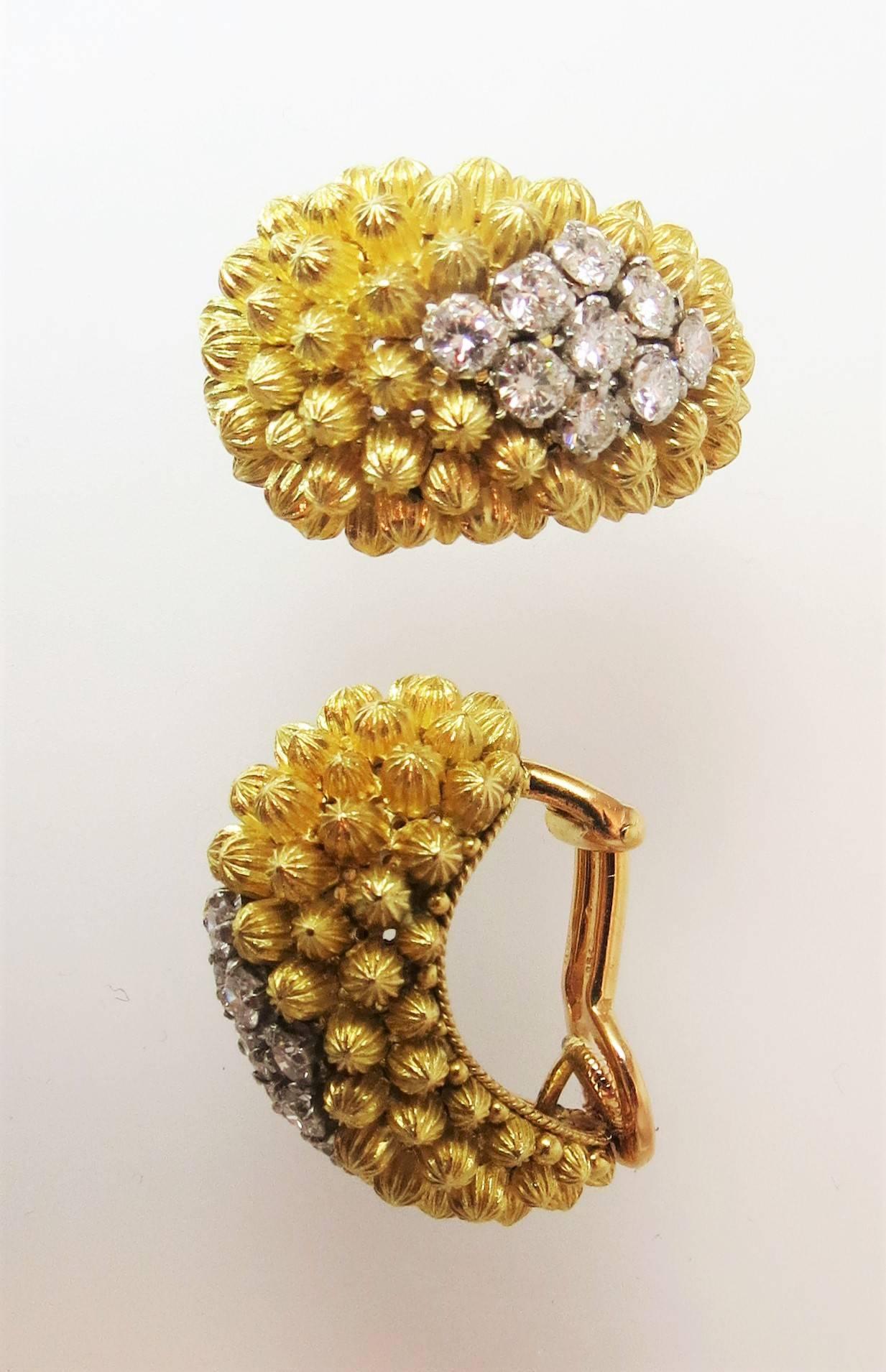 Retro 1960s Diamond Gold Elegant Bombe Necklace and Earrings