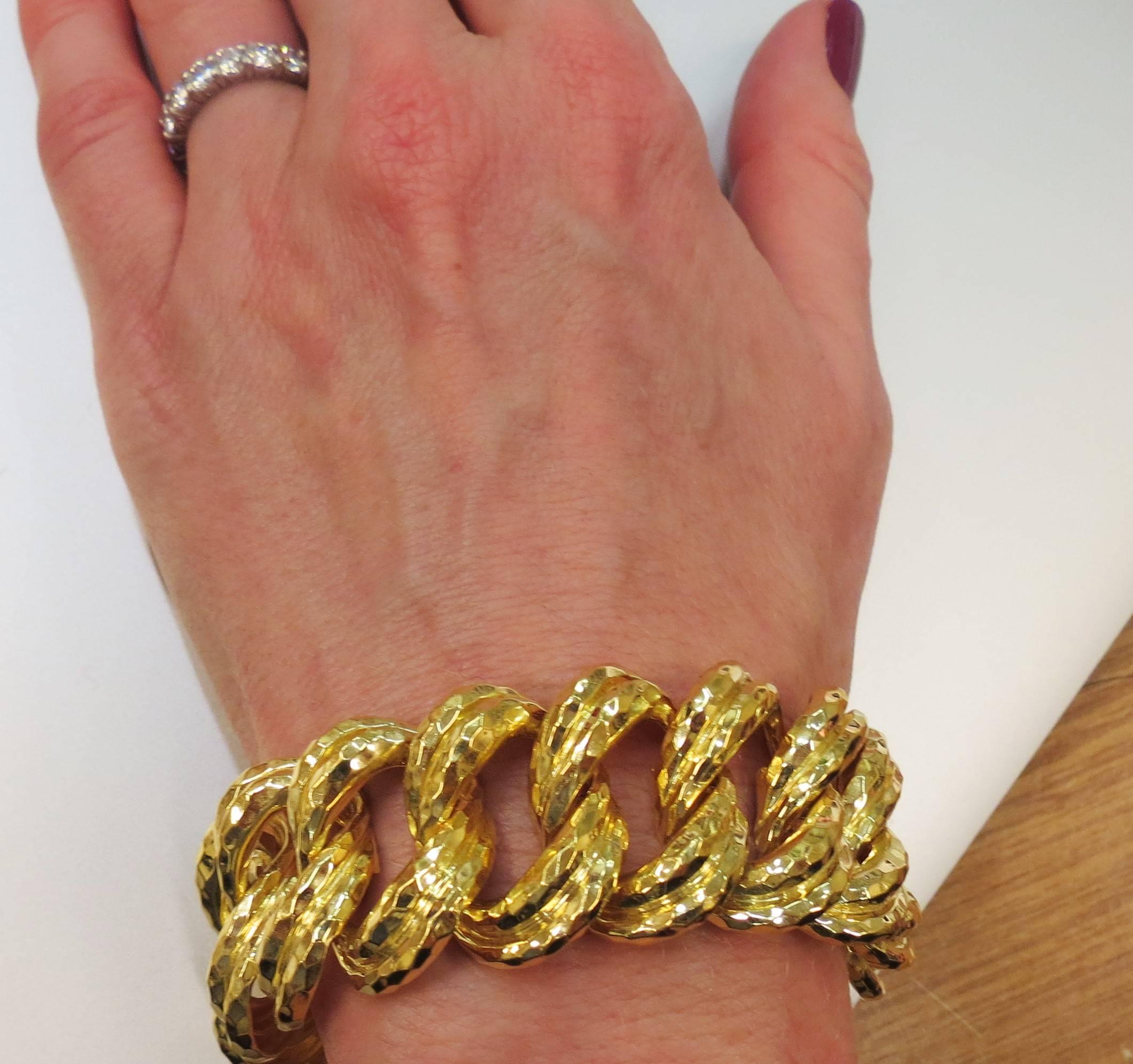 18K Yellow Gold Wide Faceted Link Bracelet by Henry Dunay  In Excellent Condition In Chicago, IL