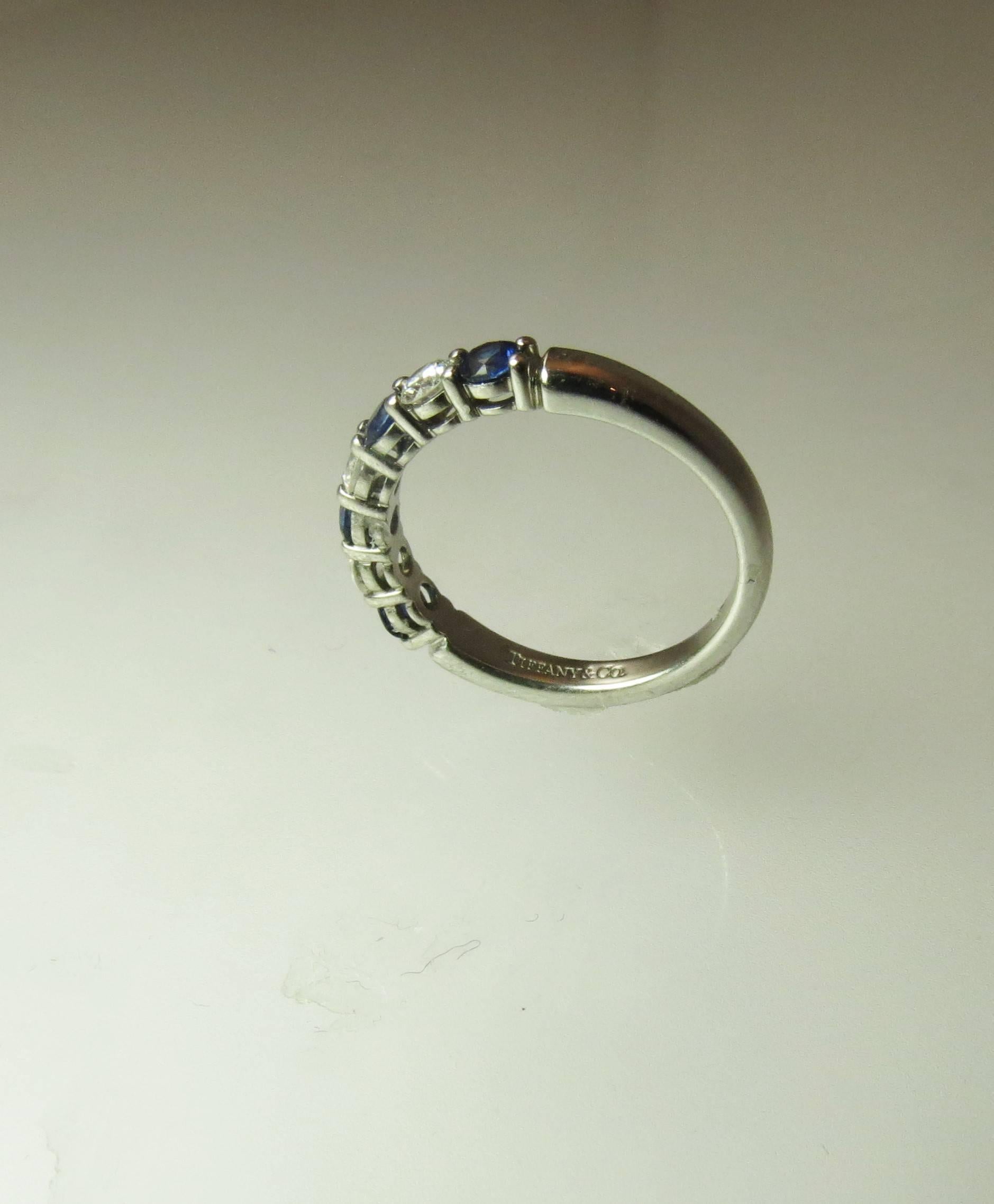 Tiffany & Co. Shared-Setting Diamond and Sapphire Platinum Band Ring In Excellent Condition In Chicago, IL