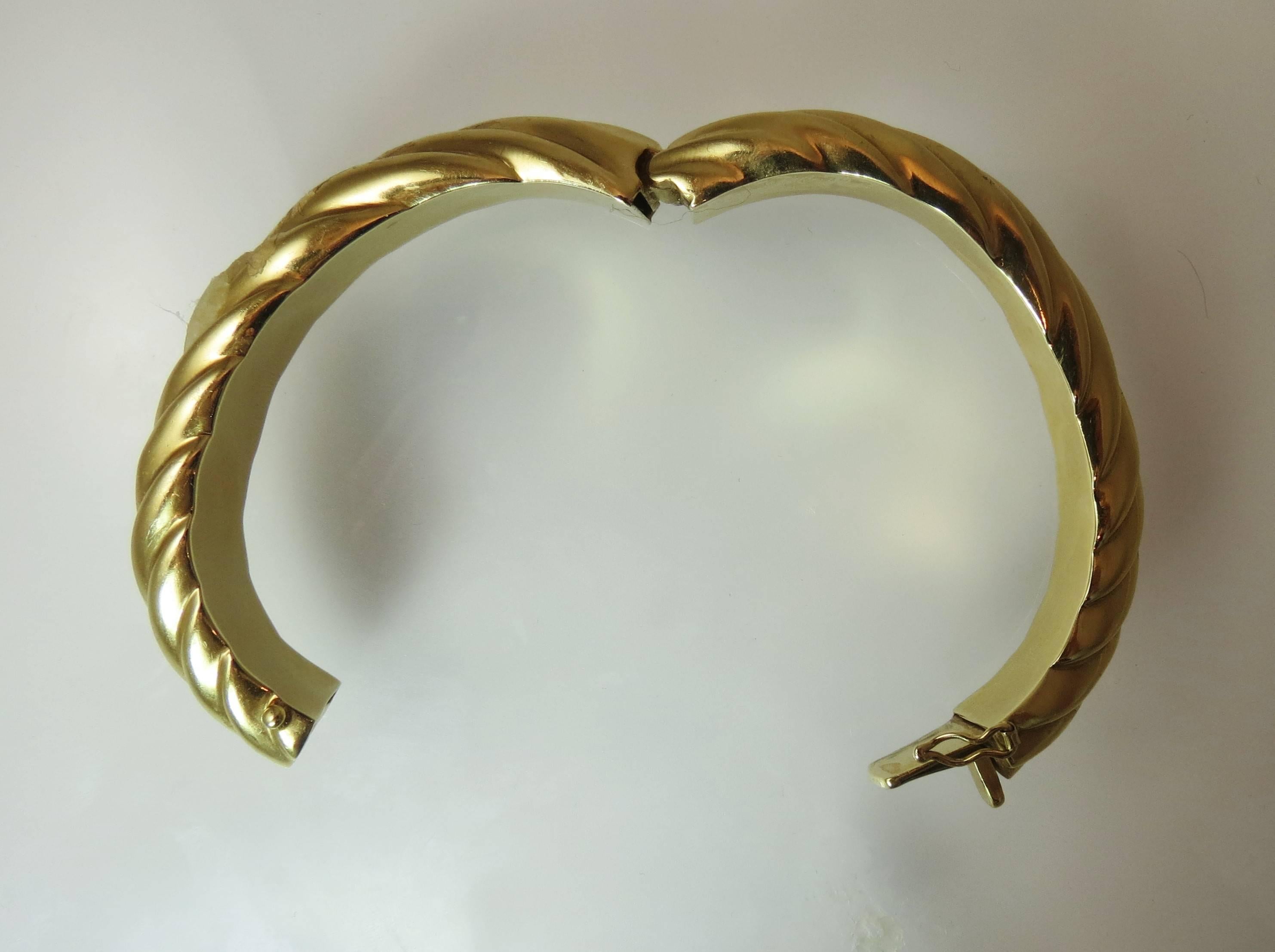 Women's Contemporary 14K Yellow Gold Twist Style Bangle Bracelet 