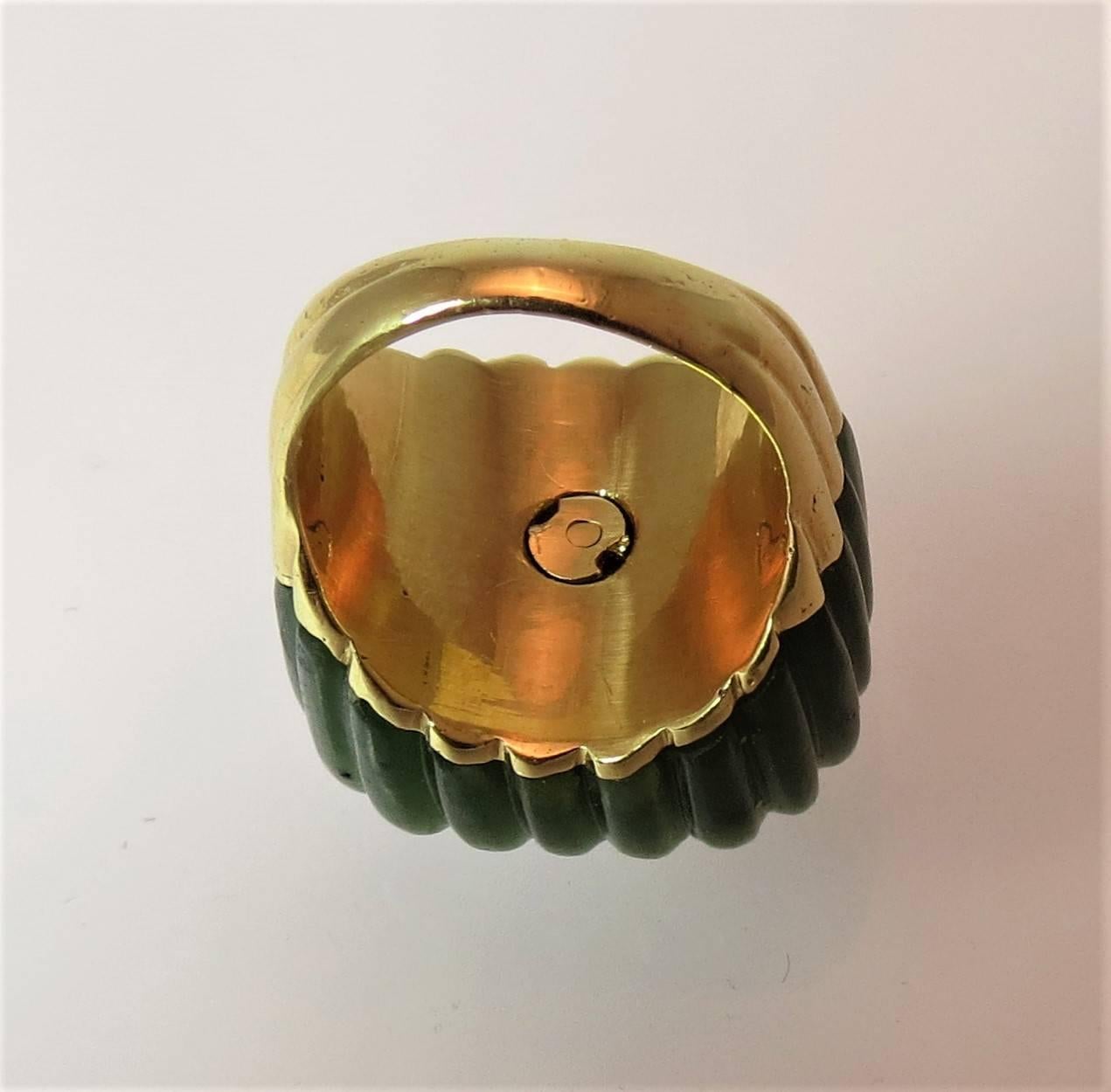 1980s Montreaux Nephrite Jade Diamond Gold Ring In Excellent Condition In Chicago, IL