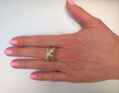 Fabulous 18 Karat Yellow Gold Criss-Cross Design Diamond Ring
