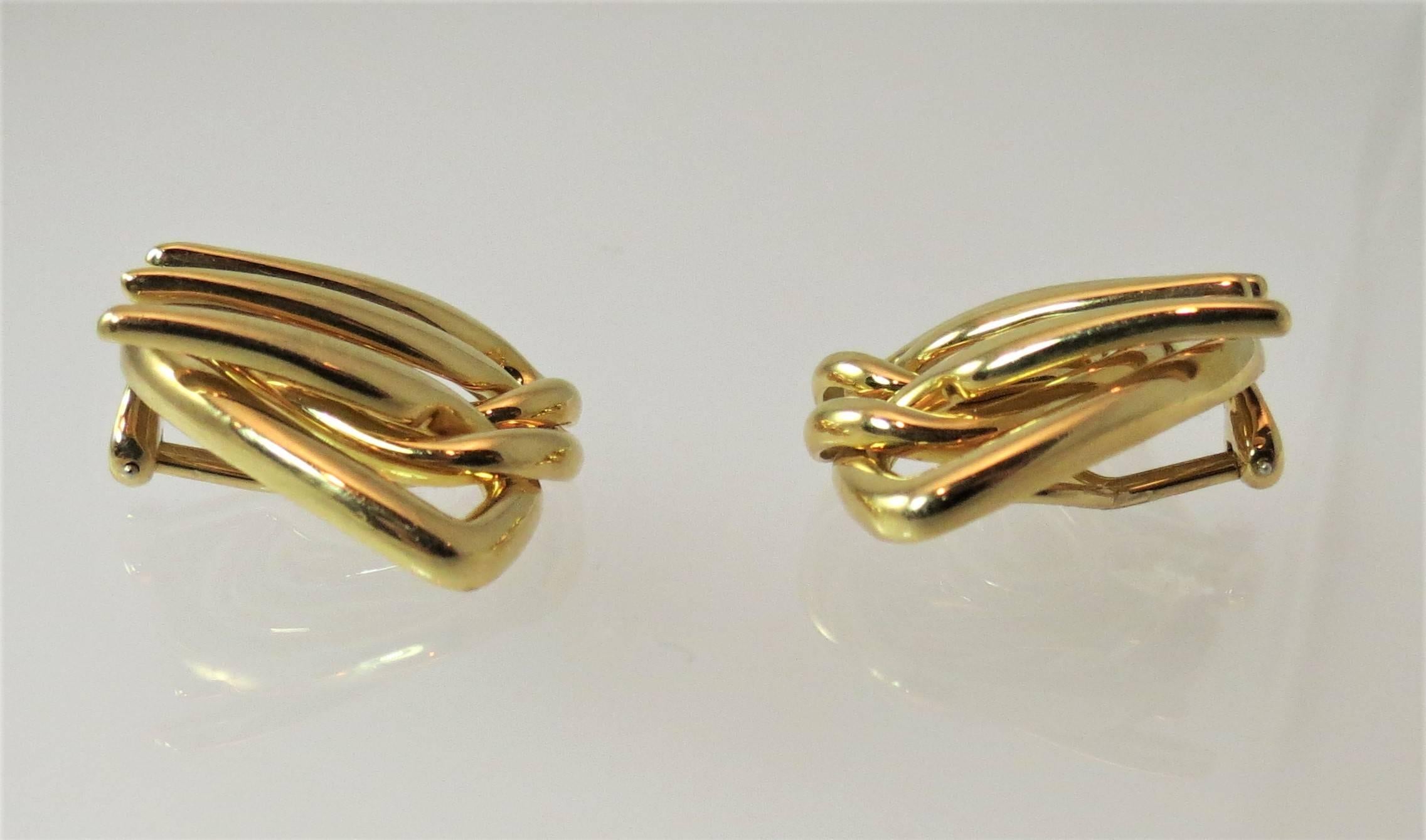 Michael Bondanza Yellow Gold Abstract Swan Design Earclips In Excellent Condition In Chicago, IL