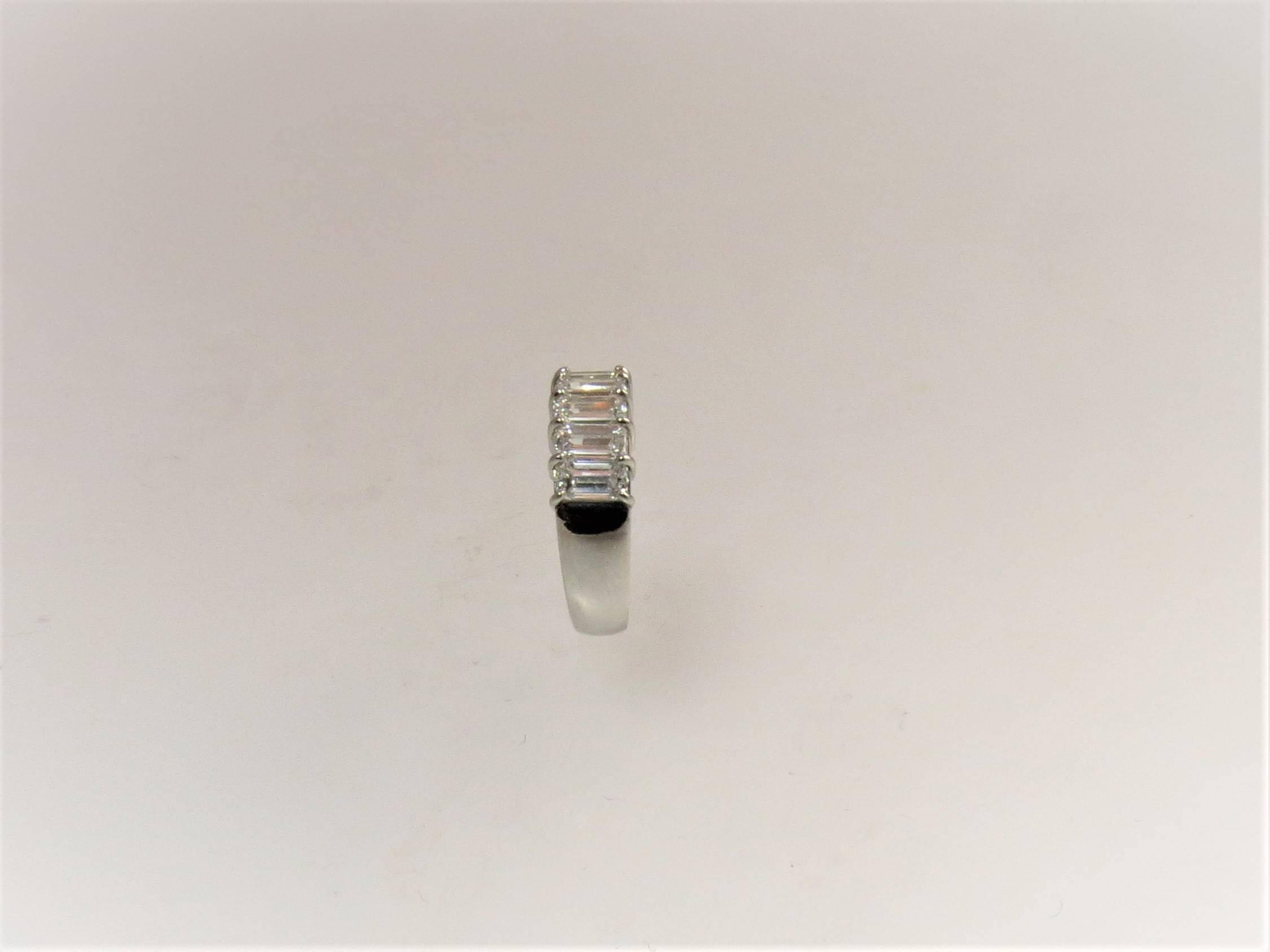 Prong Set Emerald Cut Diamond Platinum Wedding Band Ring In Excellent Condition For Sale In Chicago, IL