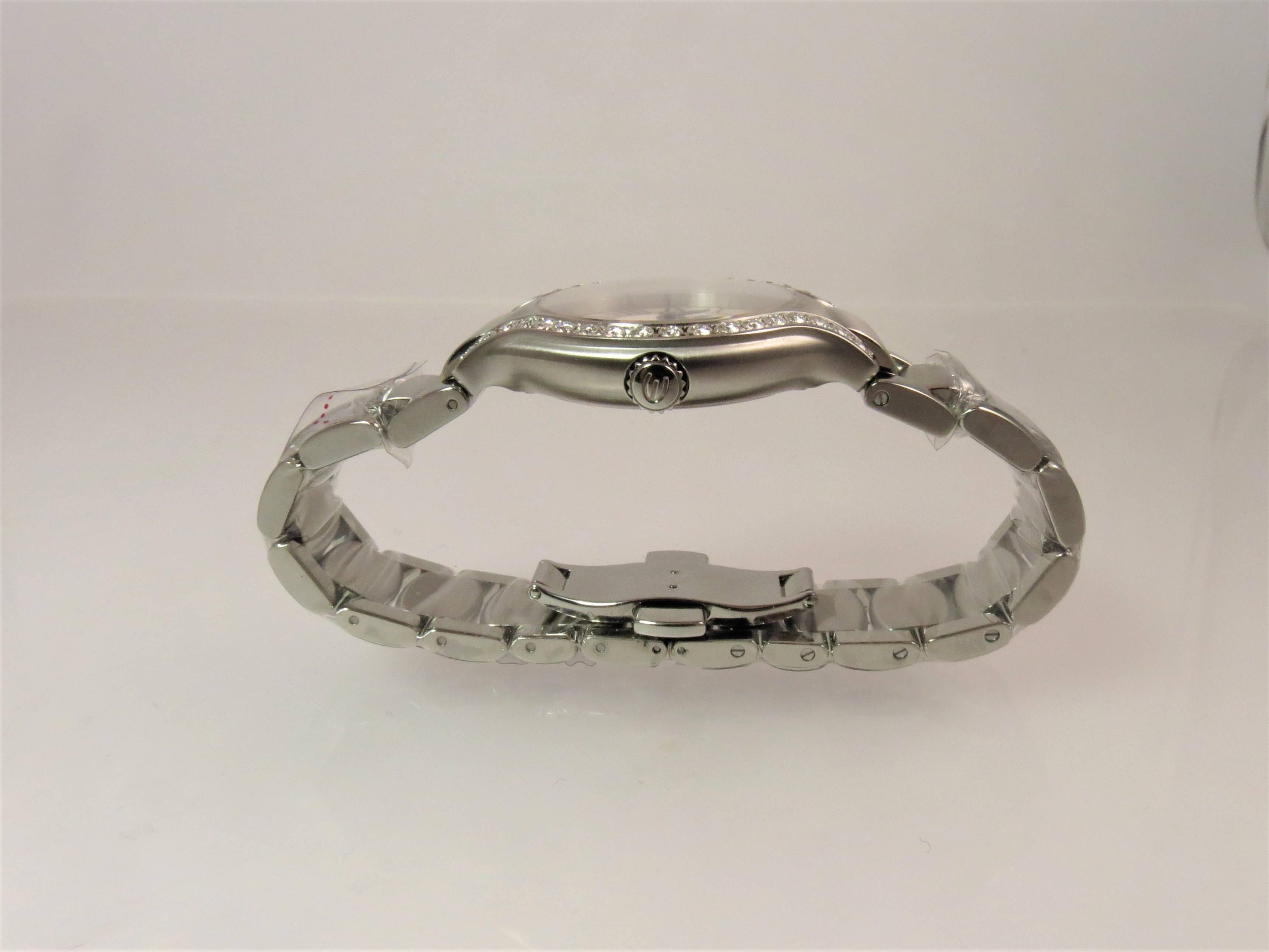 Ebel Ladies Stainless Steel Beluga Grande Diamond Bracelet Quartz Wristwatch In Excellent Condition For Sale In Chicago, IL