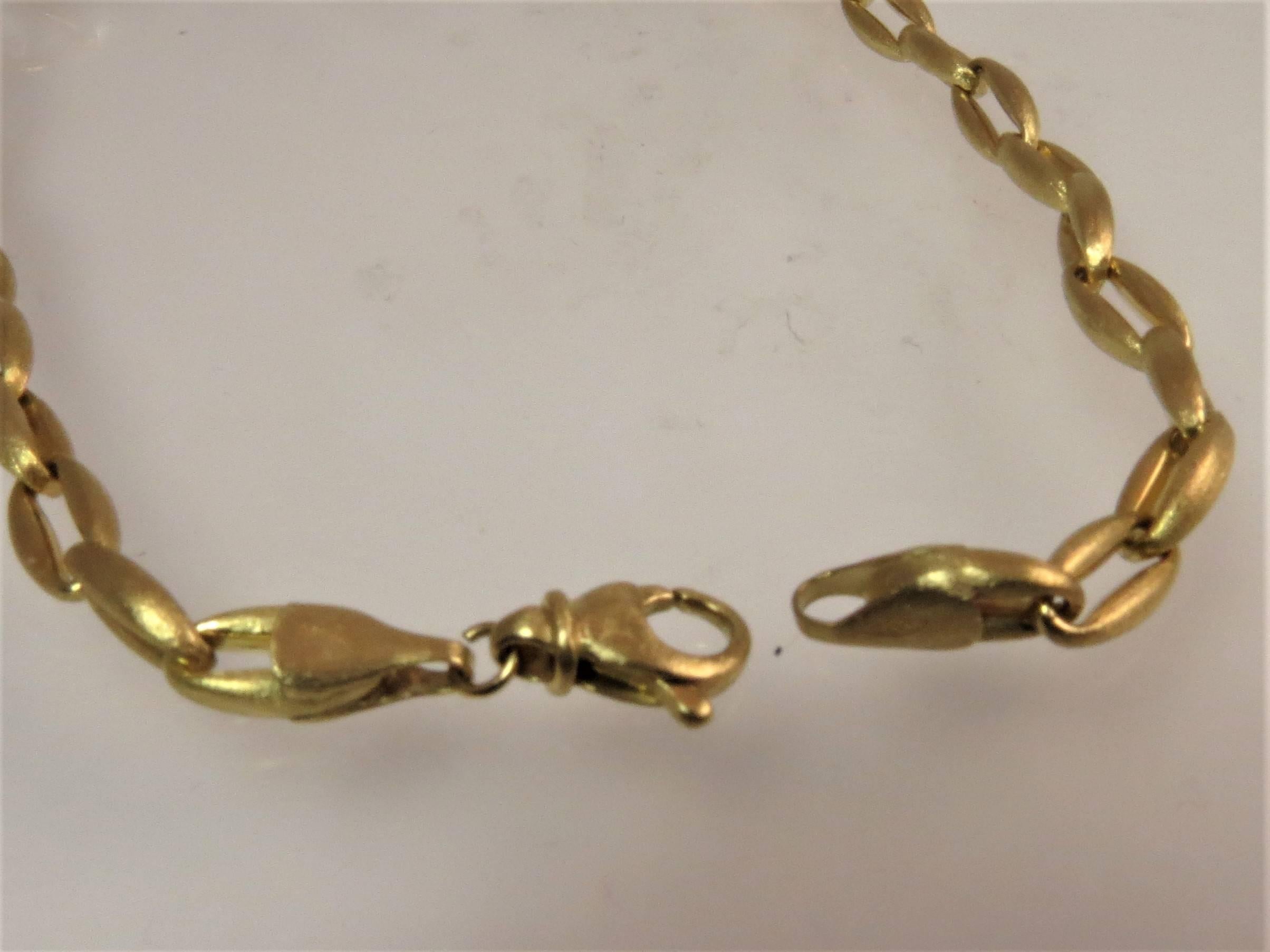 Yvel Halskette aus gebürstetem Gelbgold mit Südseeperlen (Zeitgenössisch) im Angebot