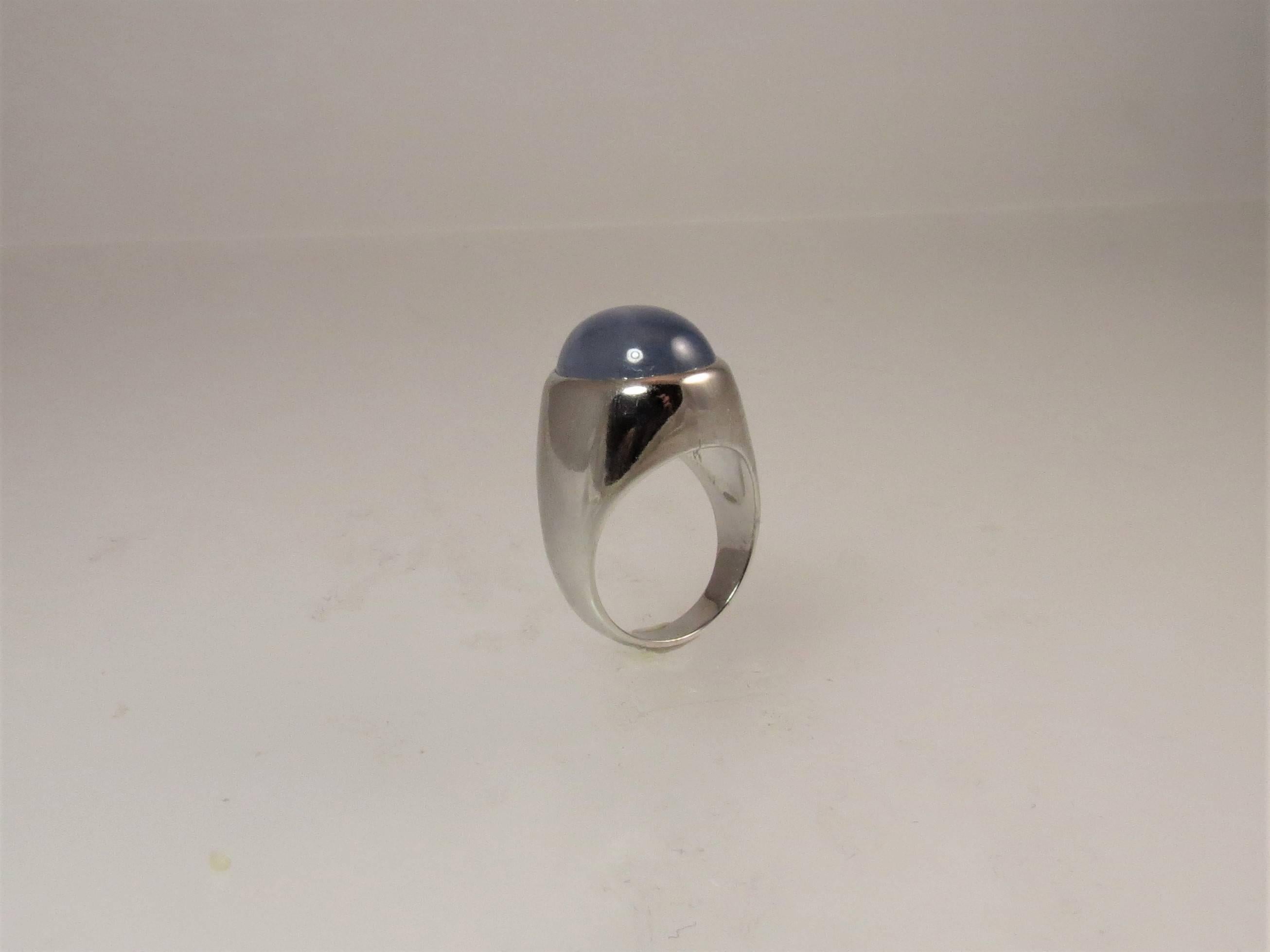 Contemporary Blue Star Sapphire Set in 14 Karat White Gold Mounting