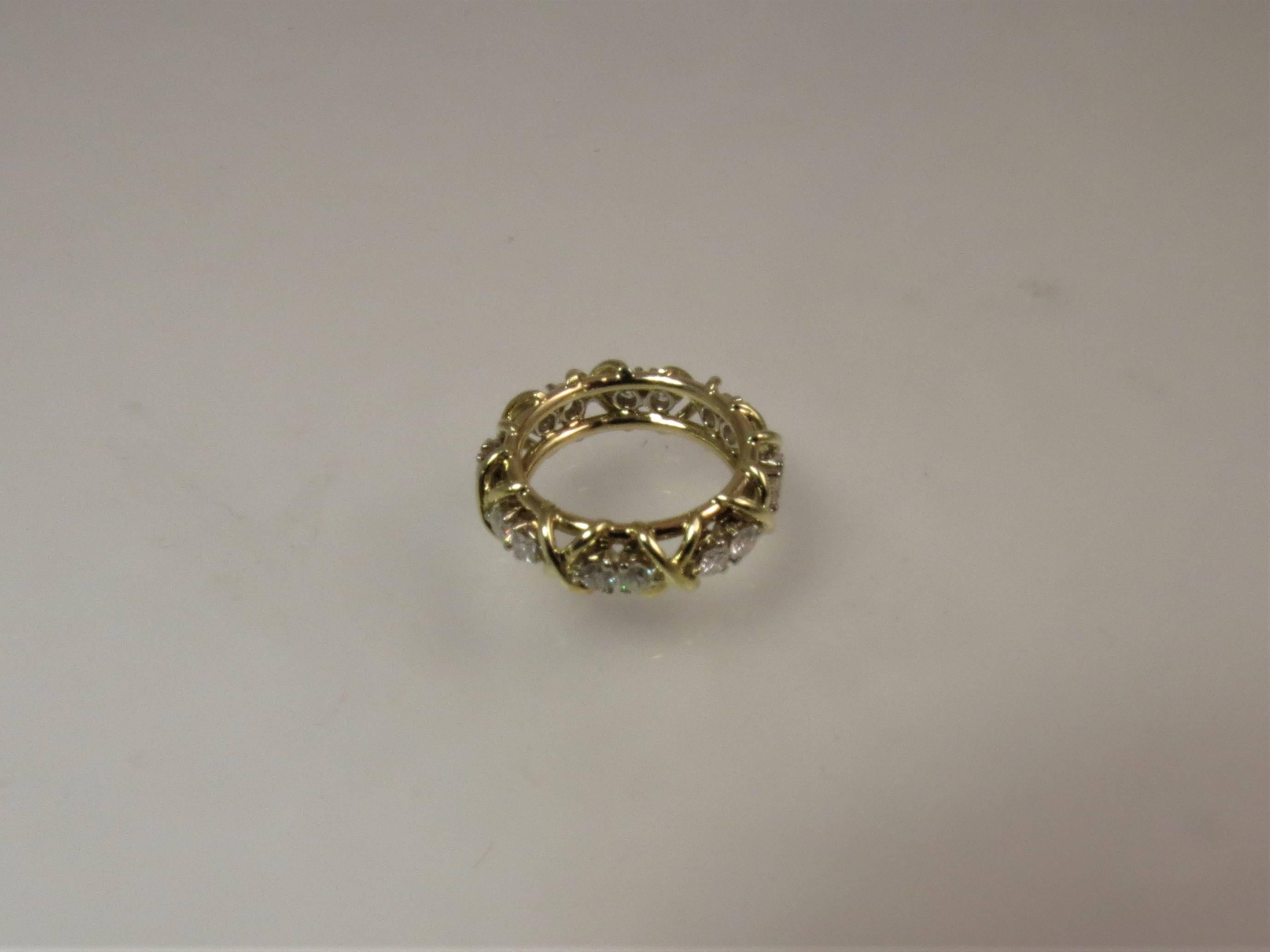 Bague jonc en or jaune 18 carats et diamants Excellent état - En vente à Chicago, IL