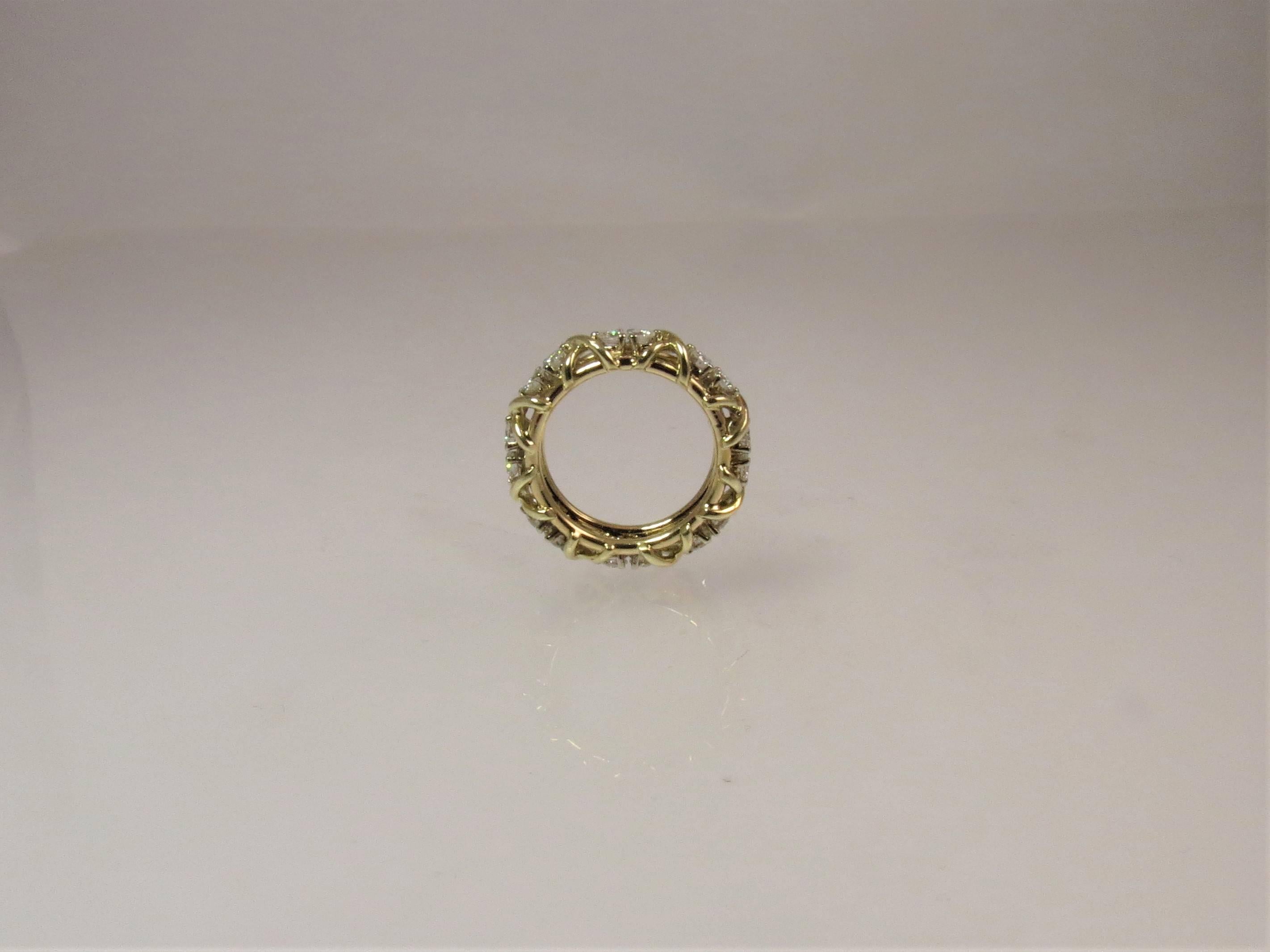 Bague jonc en or jaune 18 carats et diamants Pour femmes en vente